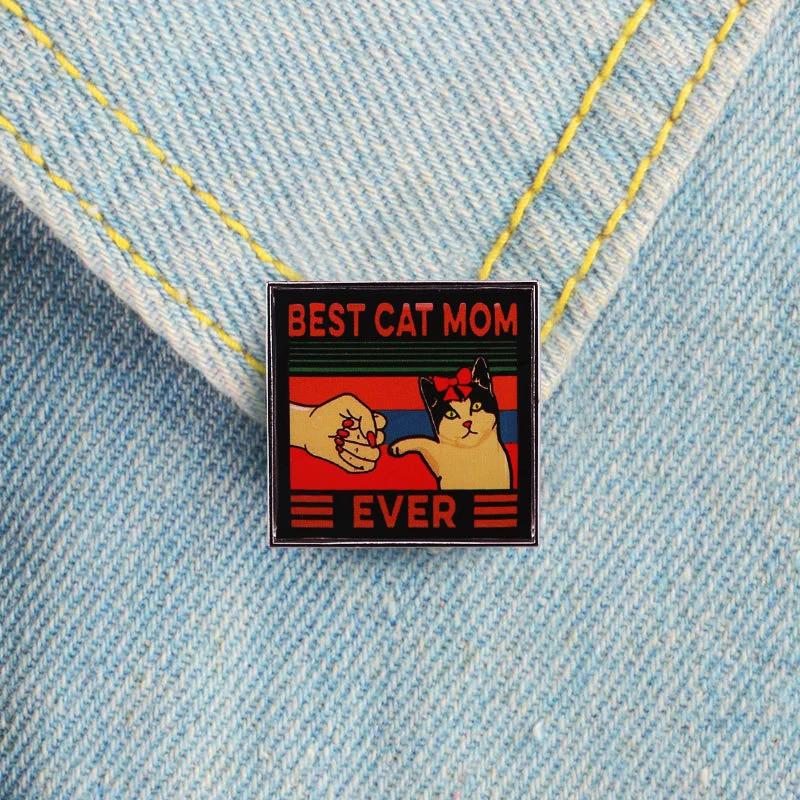 mom Mother's Day gift A great cat mom Pin, a fun cat