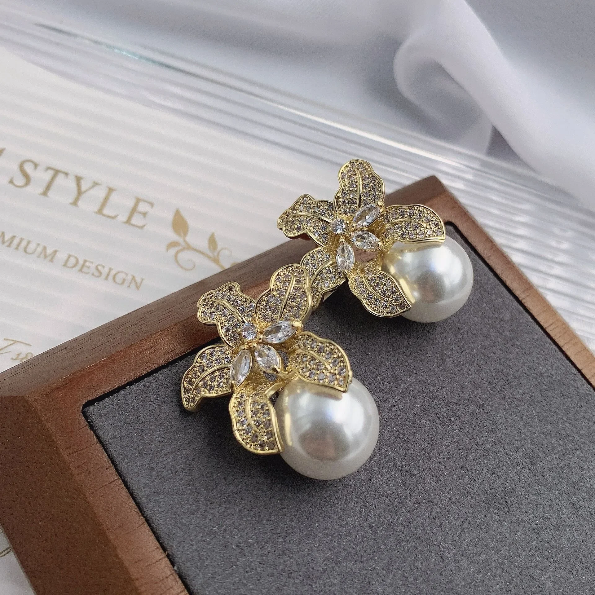 Trendy Gorgeous Flower Imitation Pearl Earrings Women Luxury Inlaid Sparkling CZ Stone Wedding Jewelry Gift  Earings for Women