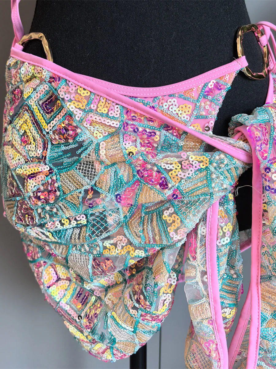 セクシーなピンクの花柄ビキニセット 2025 レディース スパンコールメタルリング連結プッシュアップスカート 3ピース水着 ビーチ水着