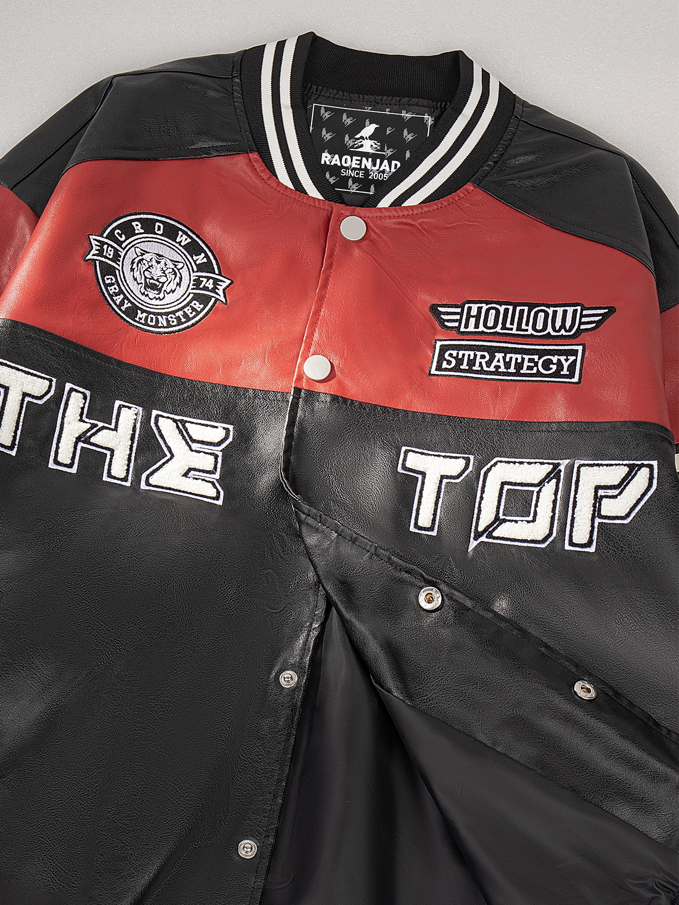 Jaqueta Feminina de Couro Sintético Primavera e Outono Corta-Vento Quente Estilo Beisebol Solta com Contraste de Cores Bordada Motoqueira