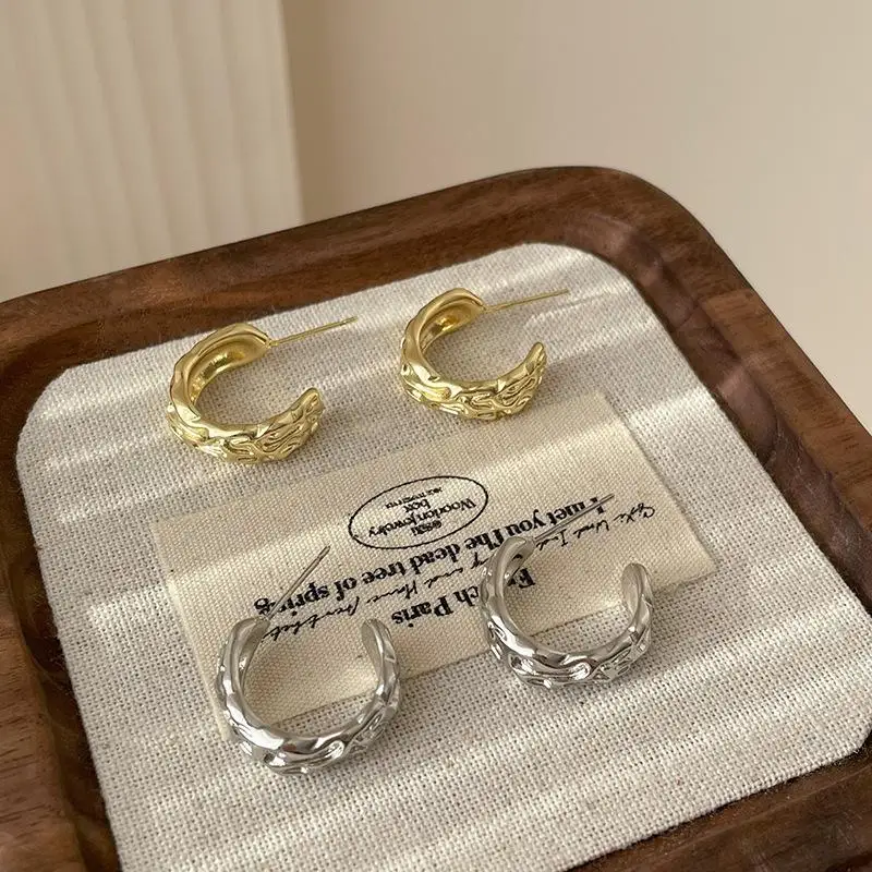 1Pair Diamond Pattern Hoop Earrings Hypoallergenic Textured Design For Daily Wear Parties Dates Fashion Styling