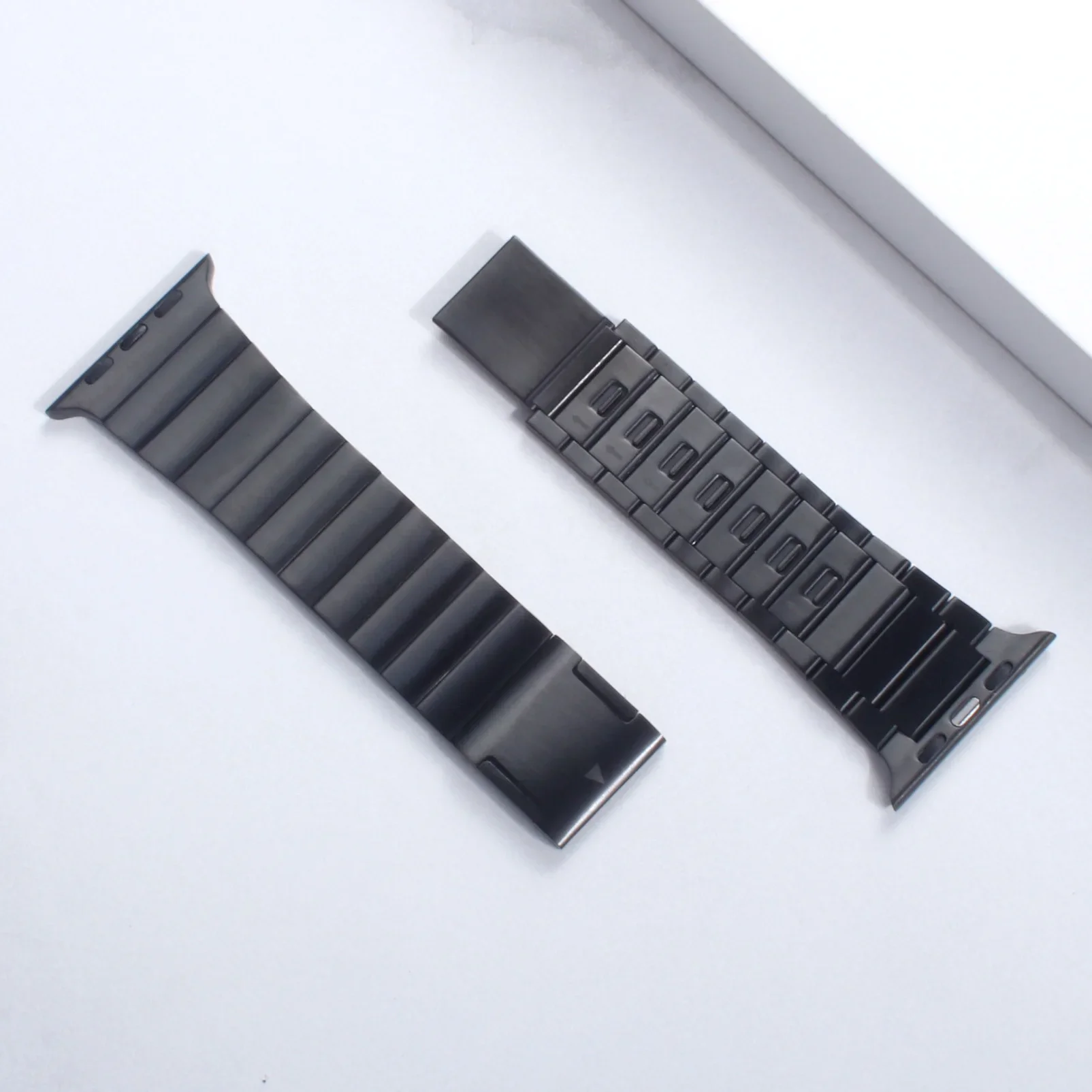 Cinturino di lusso in acciaio inossidabile per cinturino Apple Watch Ultra 49mm 45mm 44mm 42mm Bracciale magnetico color titanio per IWatch 8 7 6 5