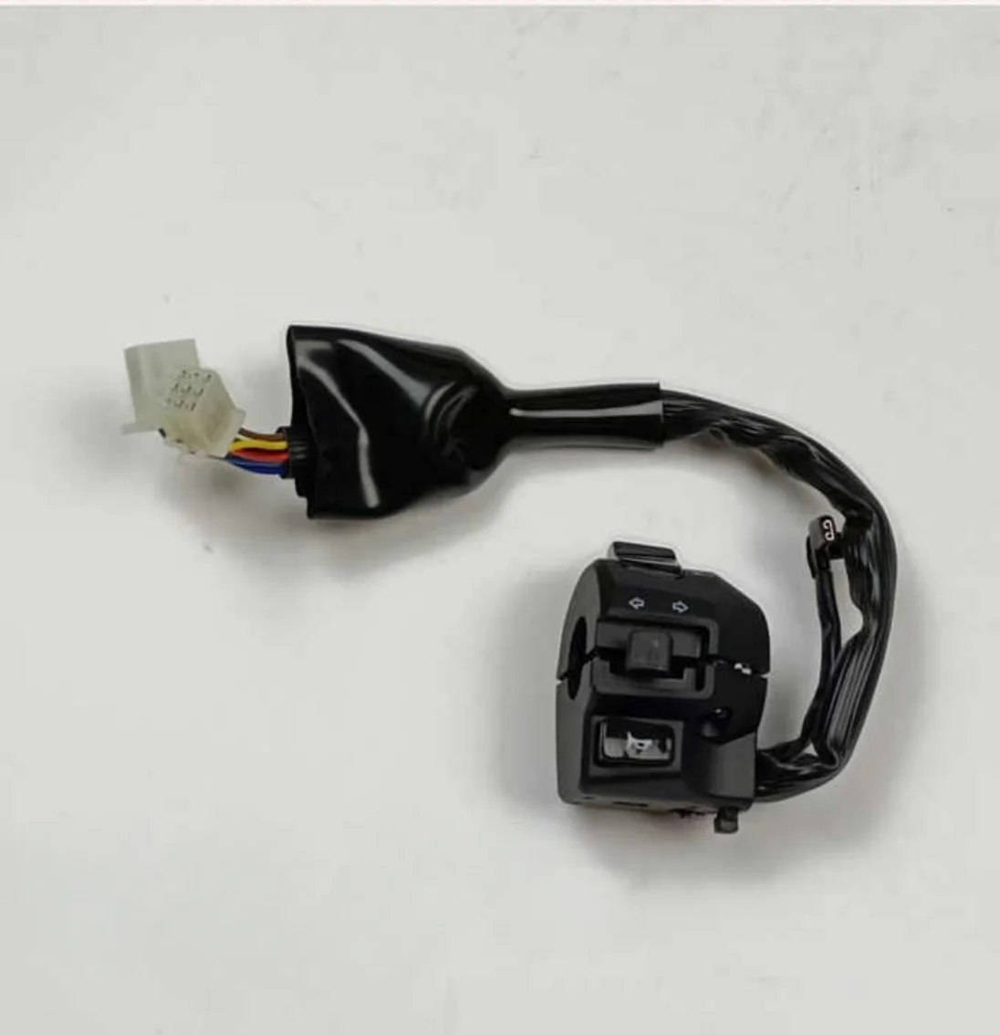 Left and right combination switches activate the steering headlights and horn For Benelli BJ125-3E BJ125-3F TNT125 TNT135