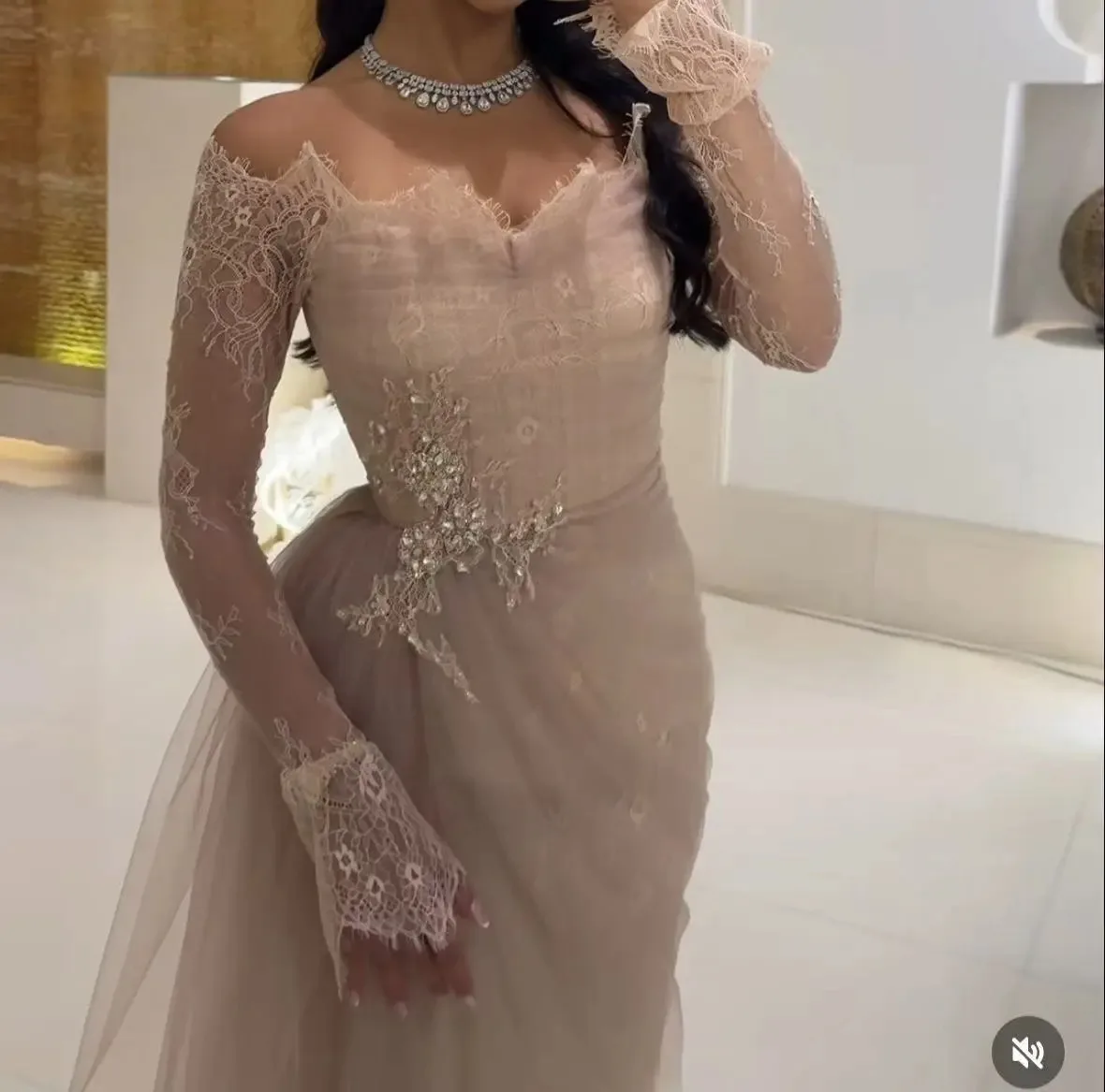 

Adeli Customized Saudi Mermaid Prom Dress with Long Sleeves Lace Crystals Detail Floor Length Formal Evening Party Gown vestido