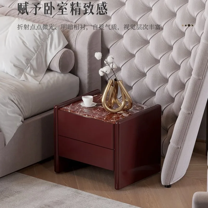 طاولة بجانب السرير مطلية إيطالية بسيطة من الخشب الصلب طاولة بجانب السرير لغرفة النوم الحديثة الراقية، مصممة على الصدر