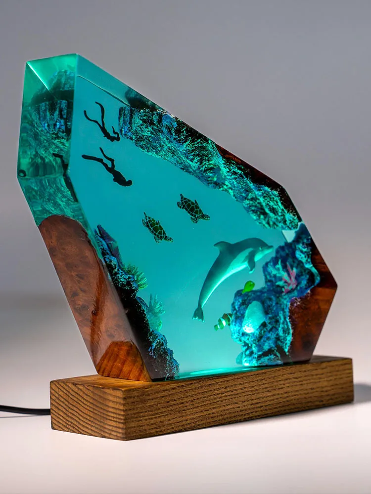 Lámpara de mesa de resina con organismo de delfines y animales en el océano, decoración artística creativa, luz nocturna con tema de paisaje marino, carga USB