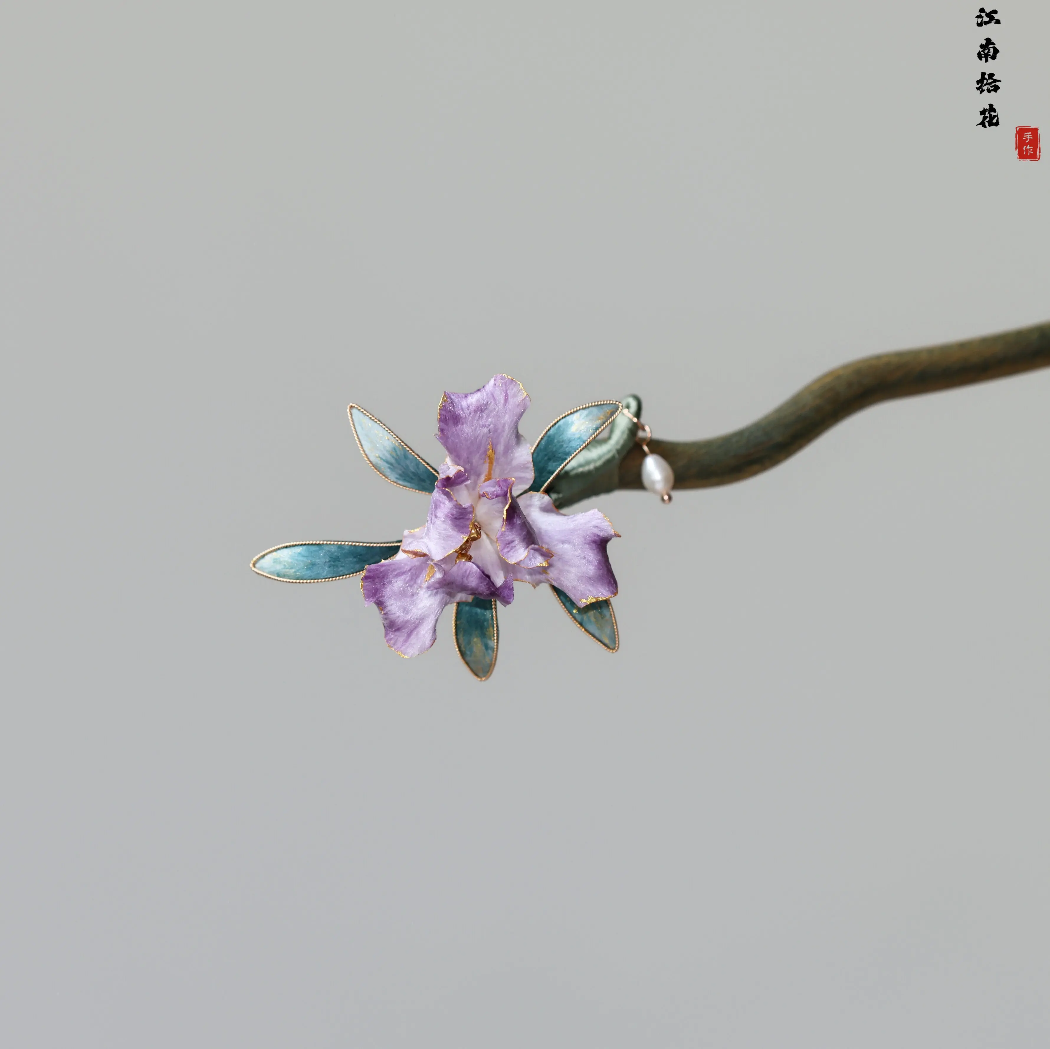 Intangible Heritage Handmade Purple Velvet Iris Hairpin,Green Sandalwood Hair Stick for Hanfu Qipao
