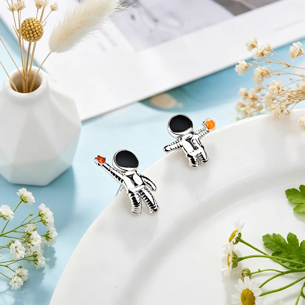 Fast Delivery Exquisite Cosmic Planet Astronaut Stud Earrings For Women Trend Creative 925 Sterling Silver Party Gift Jewelry