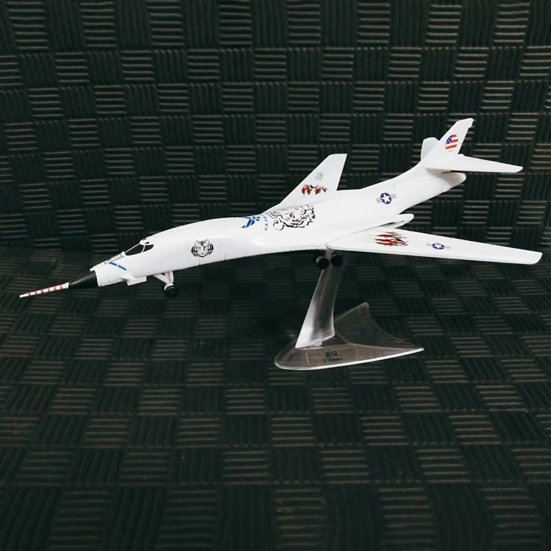 Model samolotu B-1B Lancer 1/144 – Idealny wybór dla kolekcjonerów i entuzjastów lotnictwa strategicznego