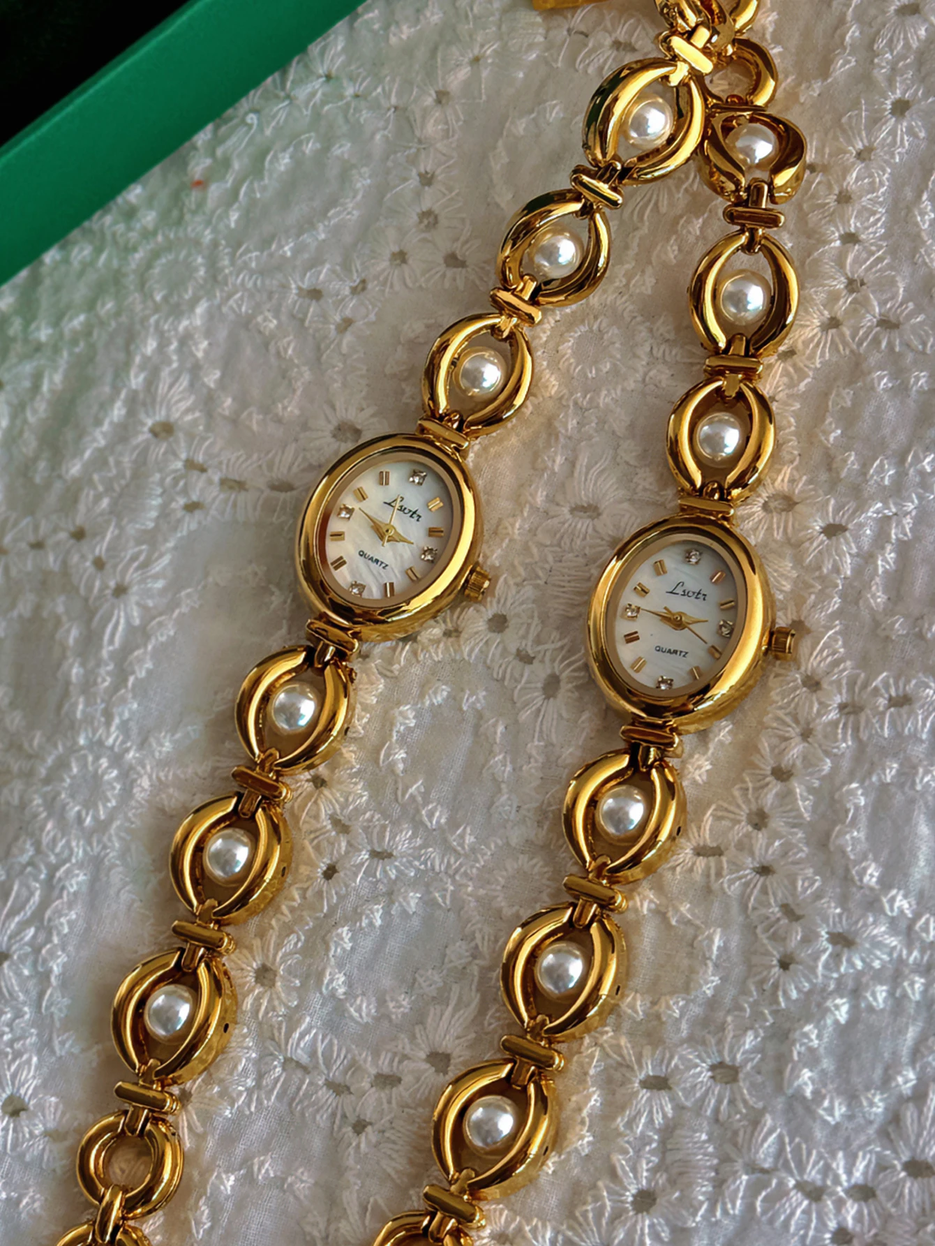 Gold Ladies Elegant Pearl Chain Quartz Watch Fashionable Graceful Oval Metal Case 30m Water Resistant Daily Wear Holiday Watch