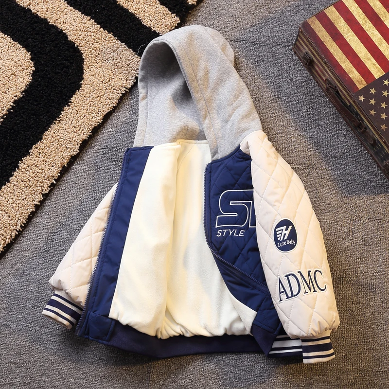 Jaket Berlapis Katun Berlapis Bulu Berkerudung Anak-anak Musim Gugur dan Musim Dingin Pakaian Luar Atasan Baru Topi Rajut Manset Berulir Modis dan Hangat Gaya Yang Sama untuk Pria dan Wanita