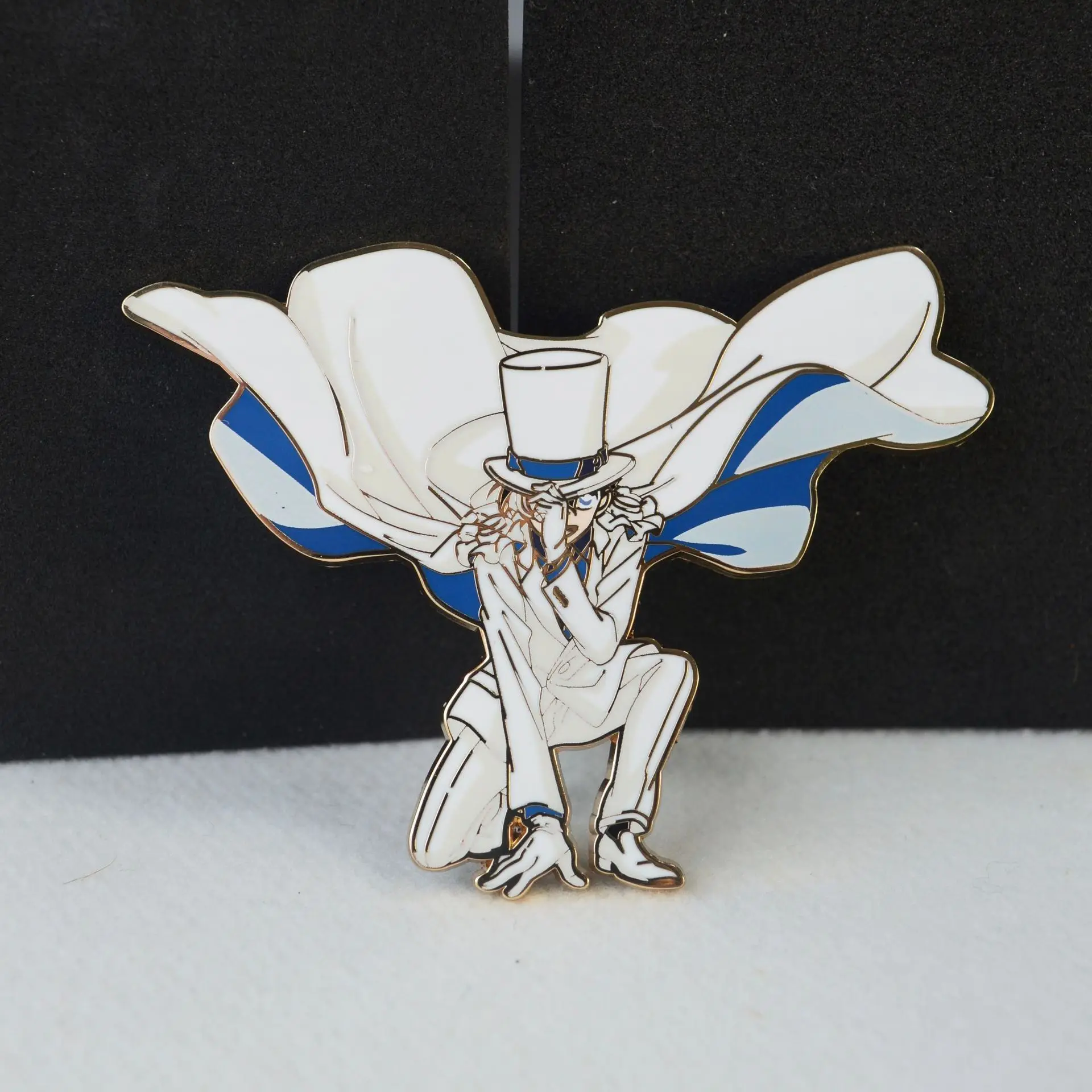 Anime Detective Conan Case Closed Kid the Phantom Thief cloak mantle Cosplay Costume Props Metal Badge Pin Alloy Brooch Gift