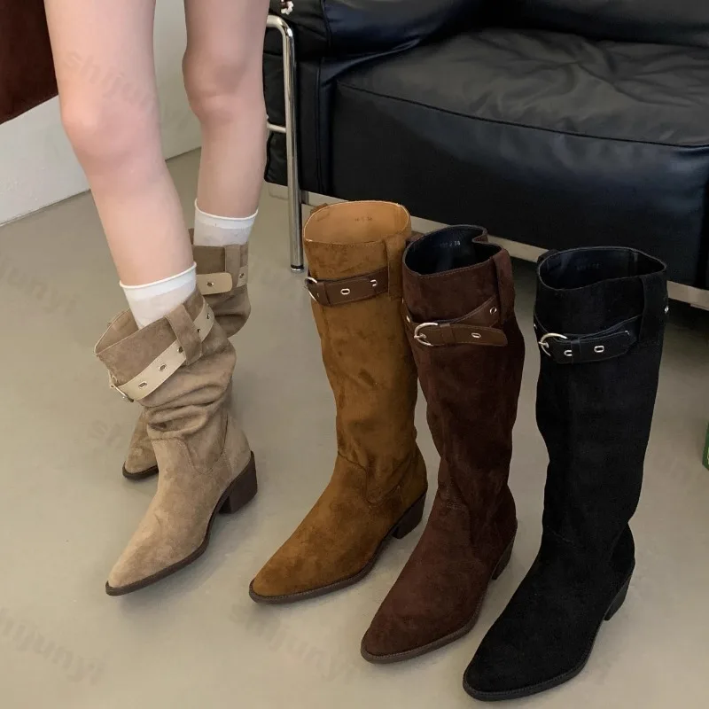 

Женские модные ботинки с острым носком и квадратным каблуком, длинные сапоги с пряжкой на ремне, осенние модные ботинки в стиле ретро из замши, Botas Mujer, высокое качество