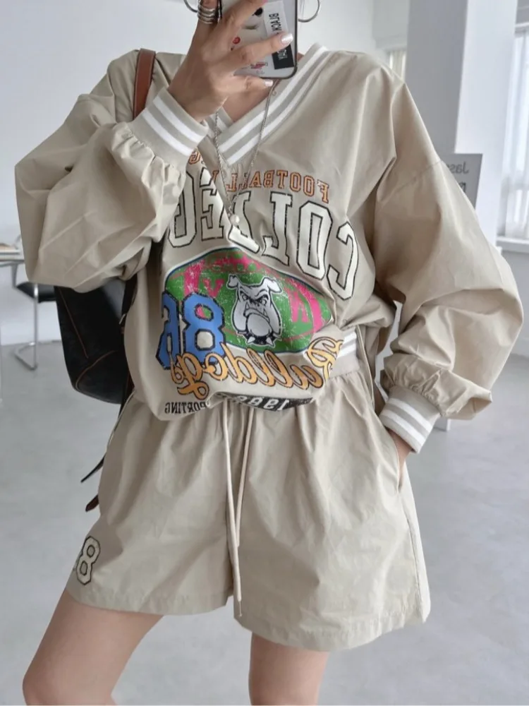 سترة رياضية أنيقة بأكمام طويلة مع طباعة حروف كرتونية ورباط، وشورت واسع الساق للنساء، أزياء خريفية مضادة للشيخوخة بأسلوب الشارع