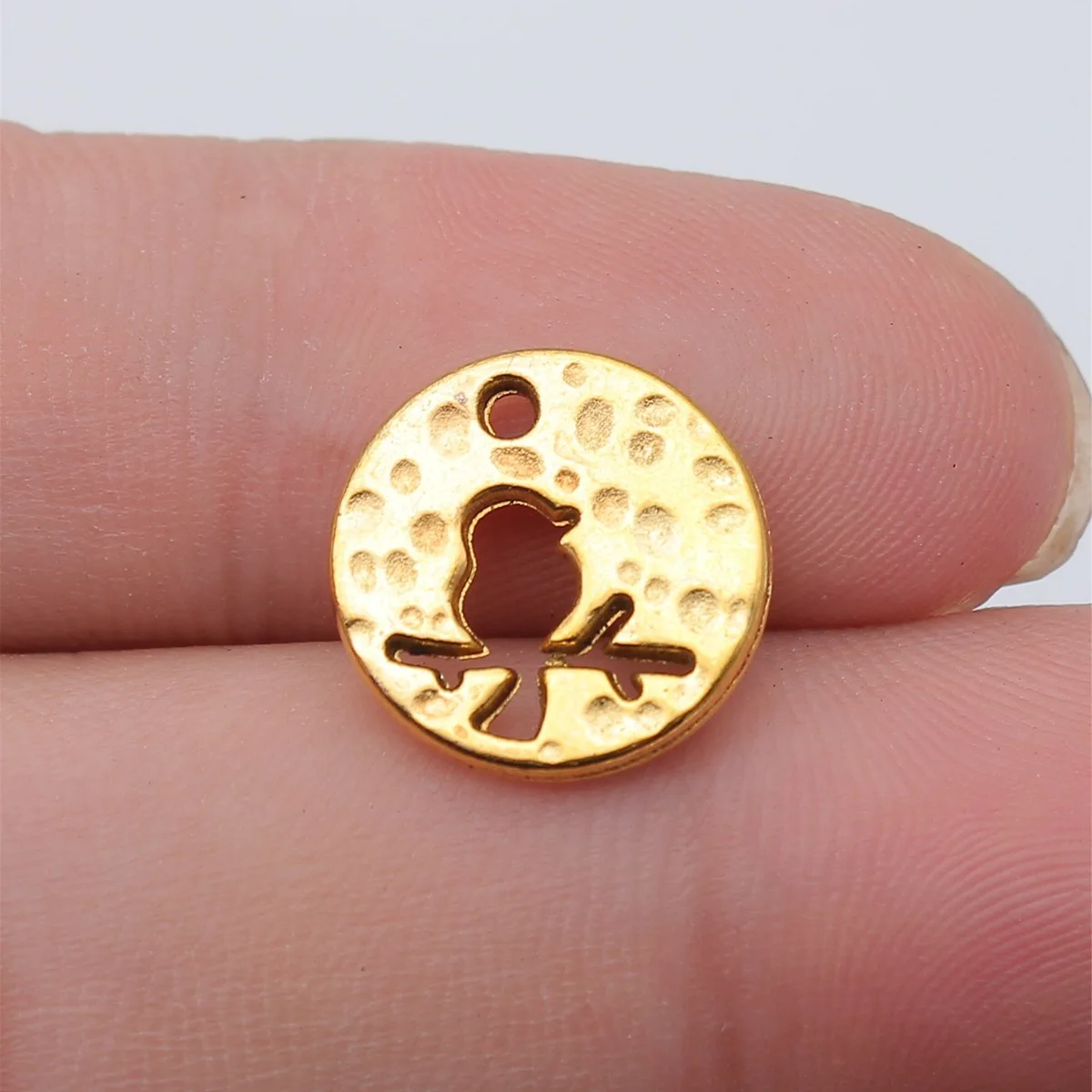 40pcs 14x14mm(0.55x0.55inch) 3 Colors Antique Gold Color Antique Silver Color KC Gold Color Bird Round Charms Pendants