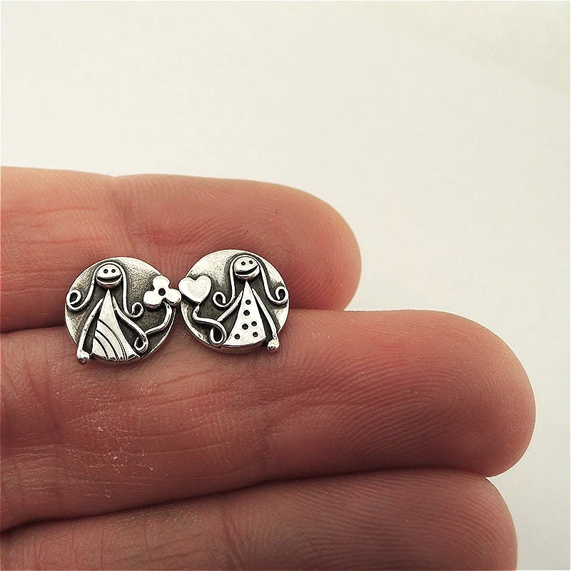 Vintage exquisite handgeschnitzte Cartoon-Muster versilberte runde Ohrstecker für Damen, modisch, für Festivals, Feiern, Schmuck, Geschenk