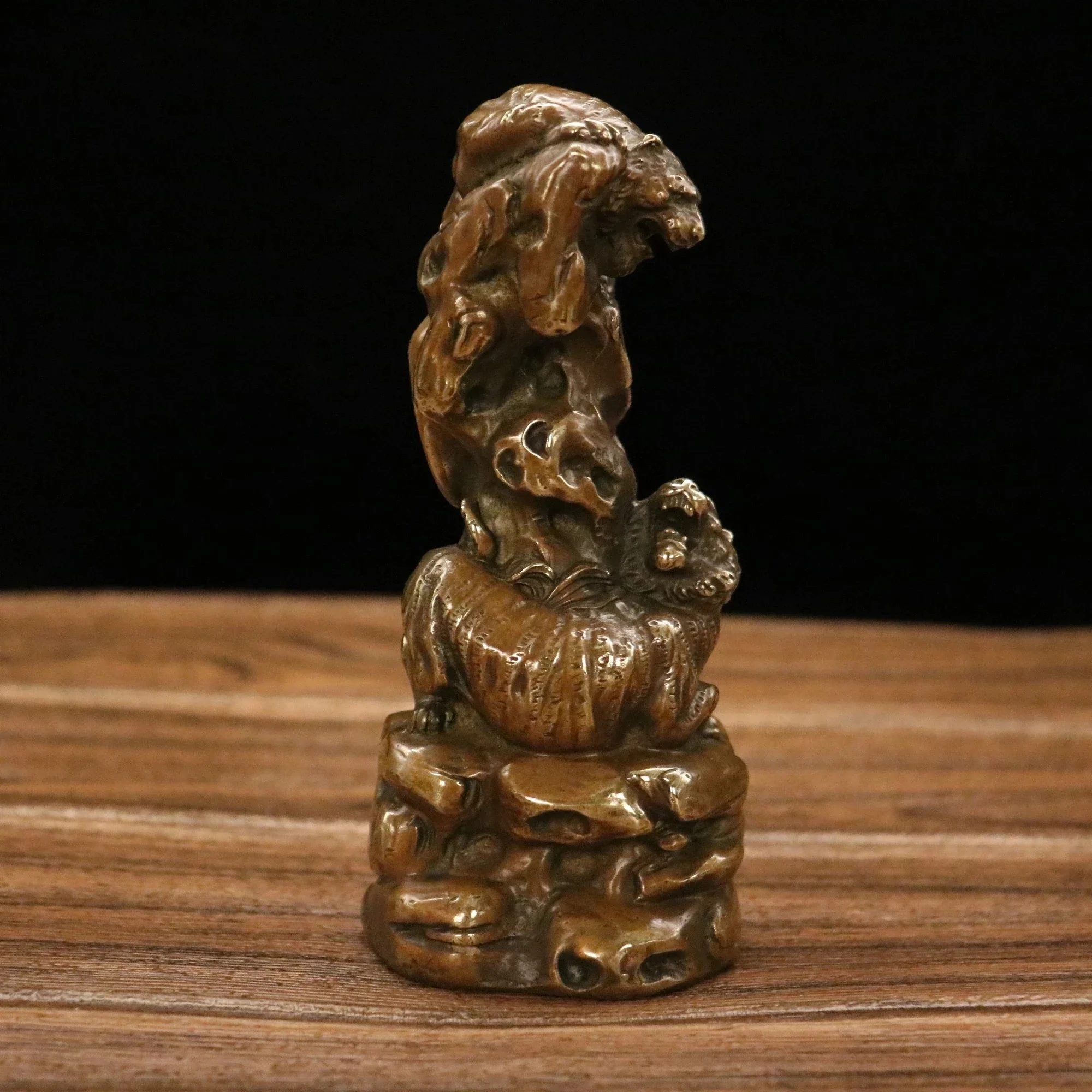 

Chinese antique crafts collection old bronze 2 tiger Sculpture Length 7cm width 7cm height 17cm