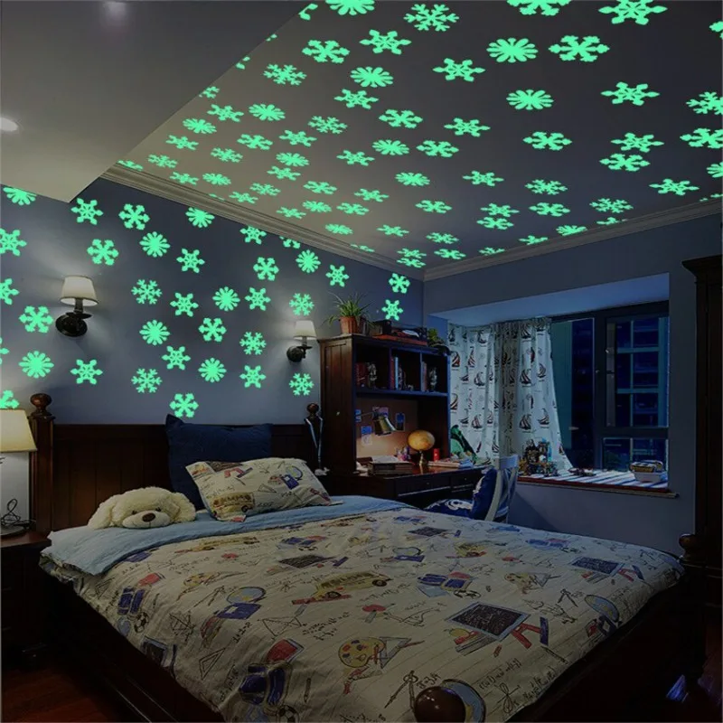 100PCS Colorful Luminous Snowflake Wall Stickers Glow in The Dark Decal for Kids Baby Rooms Bedroom Christmas Home Decoration