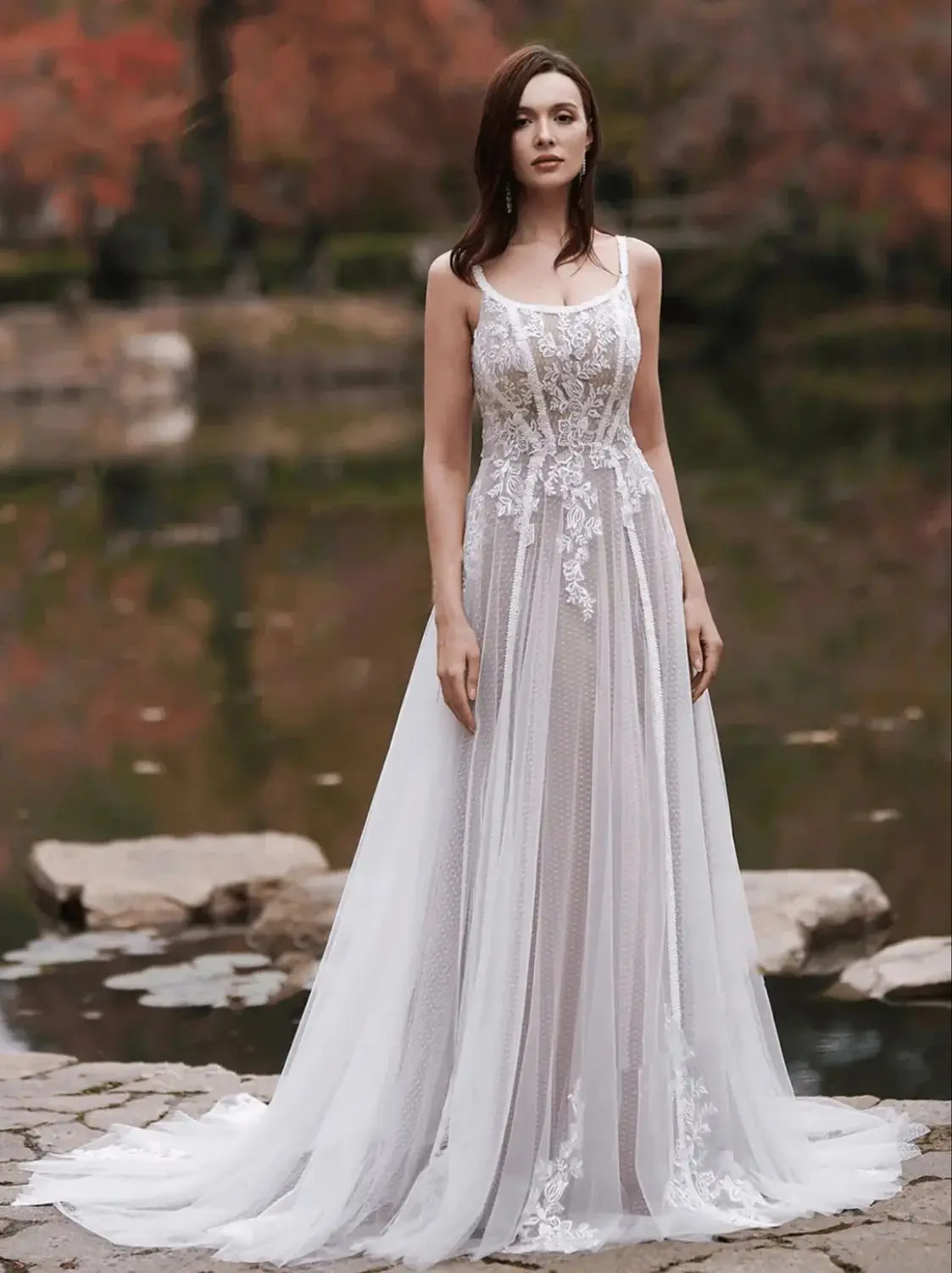 Bohemian A Line Wedding Dresses Lace Appliques Dotted Tulle Bridal Gowns Sleeveless Floor Length Customized Vestidos De Mariee