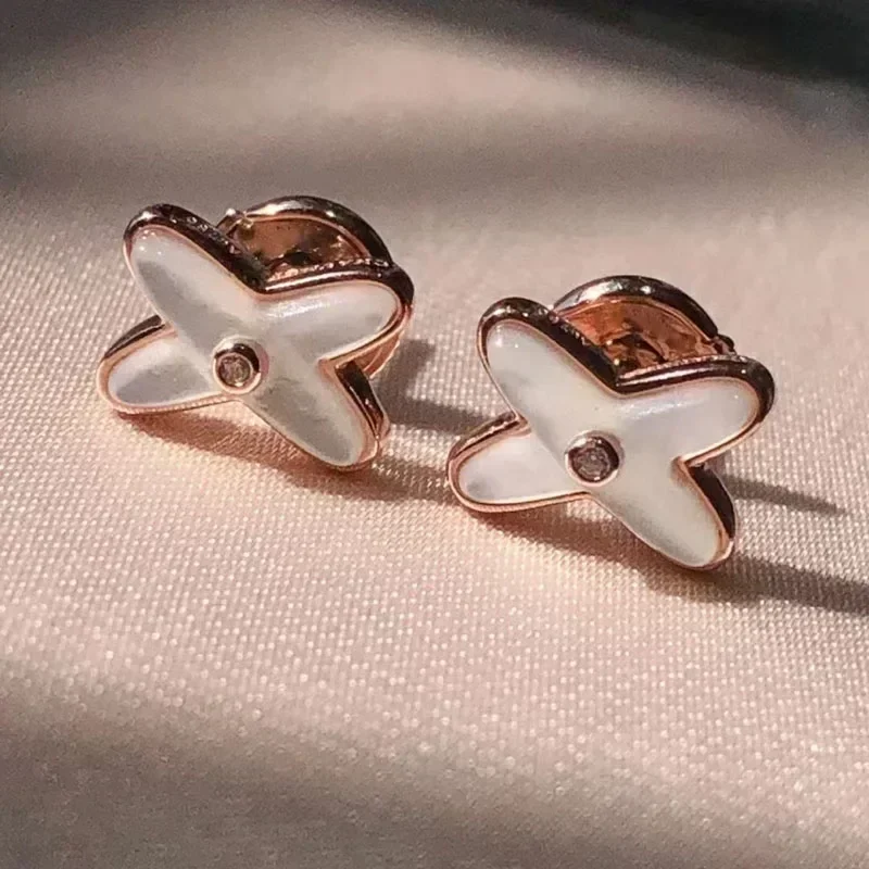 

Серьги из стерлингового серебра 925 пробы высокого качества, модные изысканные серьги X с белой ракушкой, темпераментные роскошные ювелирные изделия, подарок на день Святого Валентина