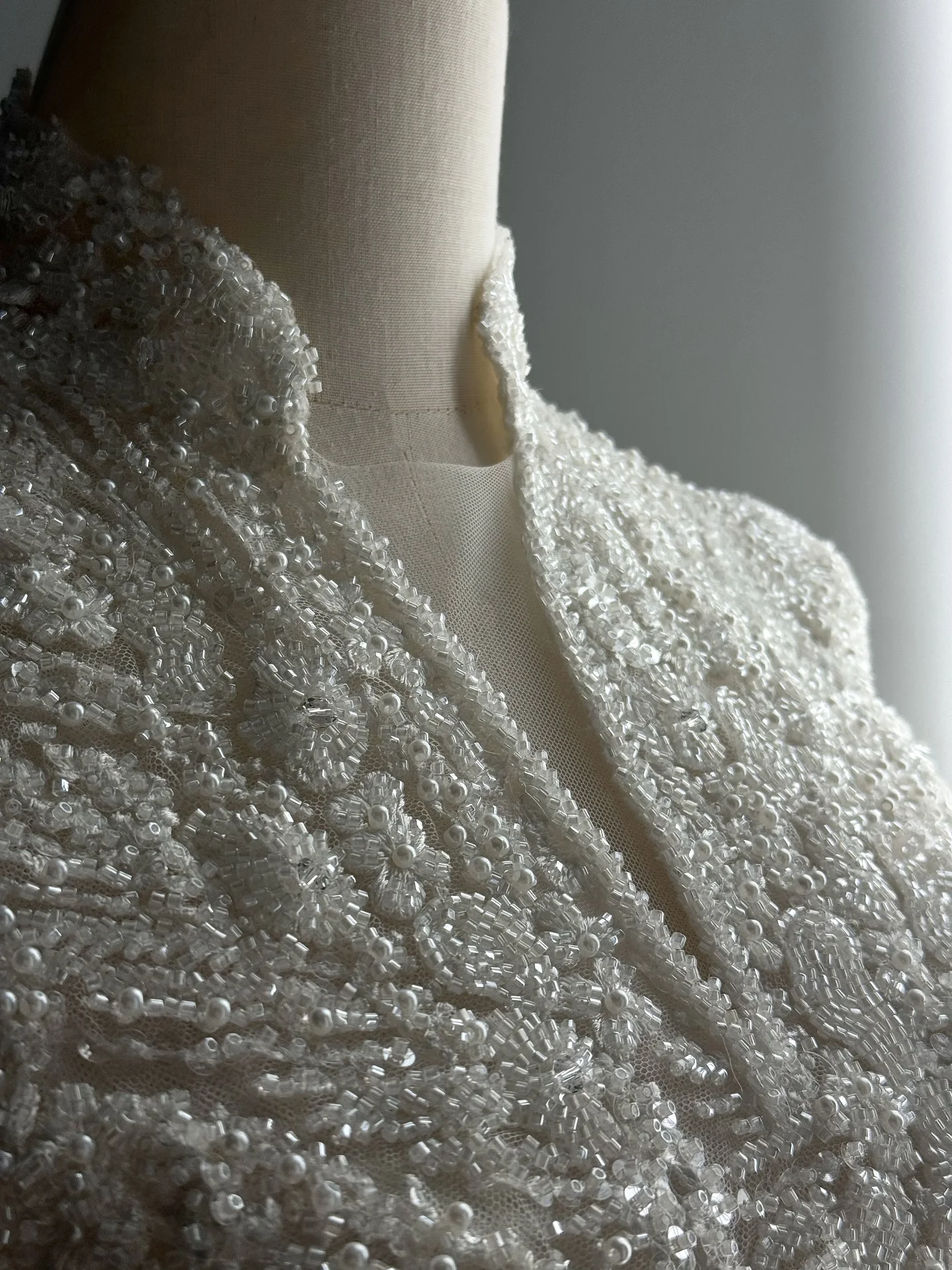 Sheer Fairy Wedding Dresses Elegant A-Line High Neck Tulle Beaded Pearls Long Sleeves Dubai Luxury Bridal Gowns SW518 Customized