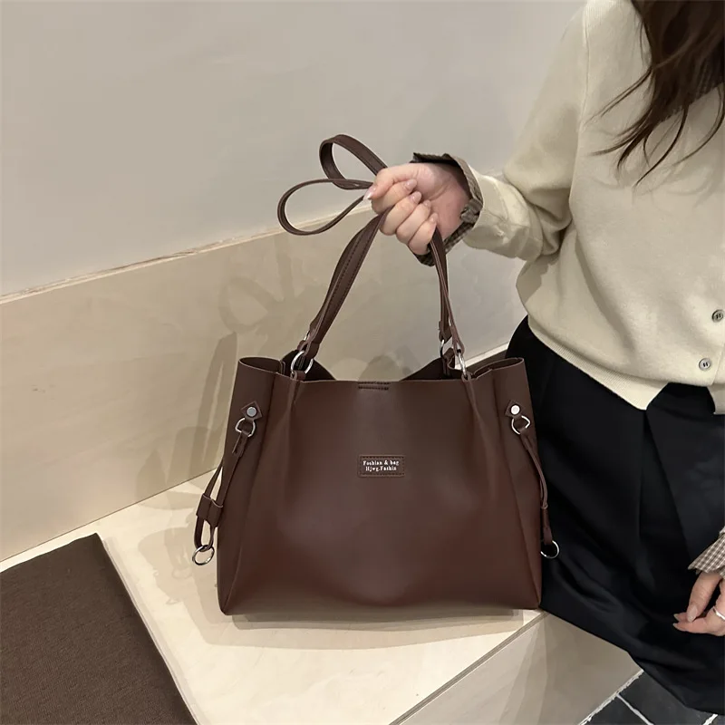 

Новая роскошная винтажная большая сумка 2025 года для женщин, сумка через плечо большой вместимости, элегантная текстурированная сумка, просторная и вневременная ​