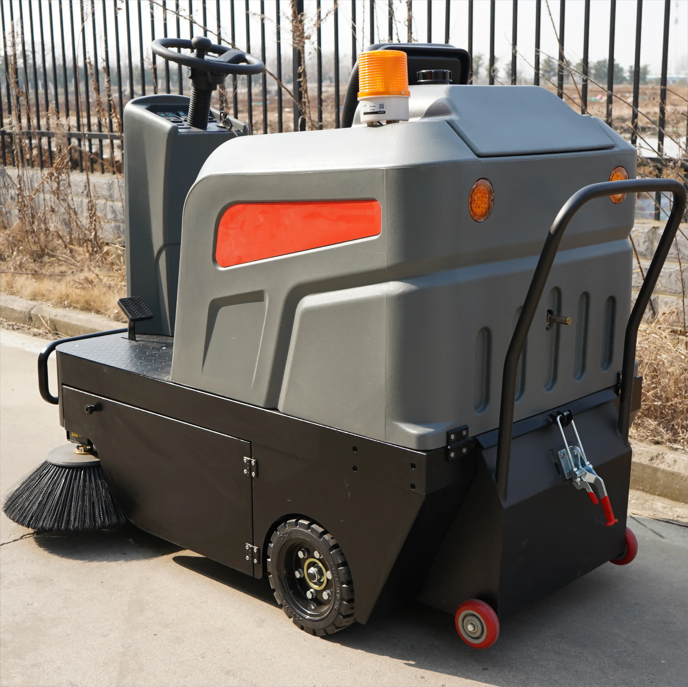 Exquisite craftsmanship IronBee  New Designed Automatic Industrial Ride On Electrical Street Road Floor Sweeper Machine