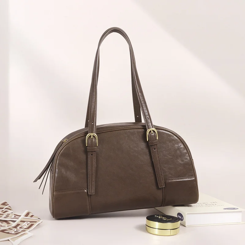 

2026 New Top Layer Vegetable Tanned Leather Bowling Bag Large Capacity Boston Bag Simple Handbag Shoulder Bag Commute Tote Bag