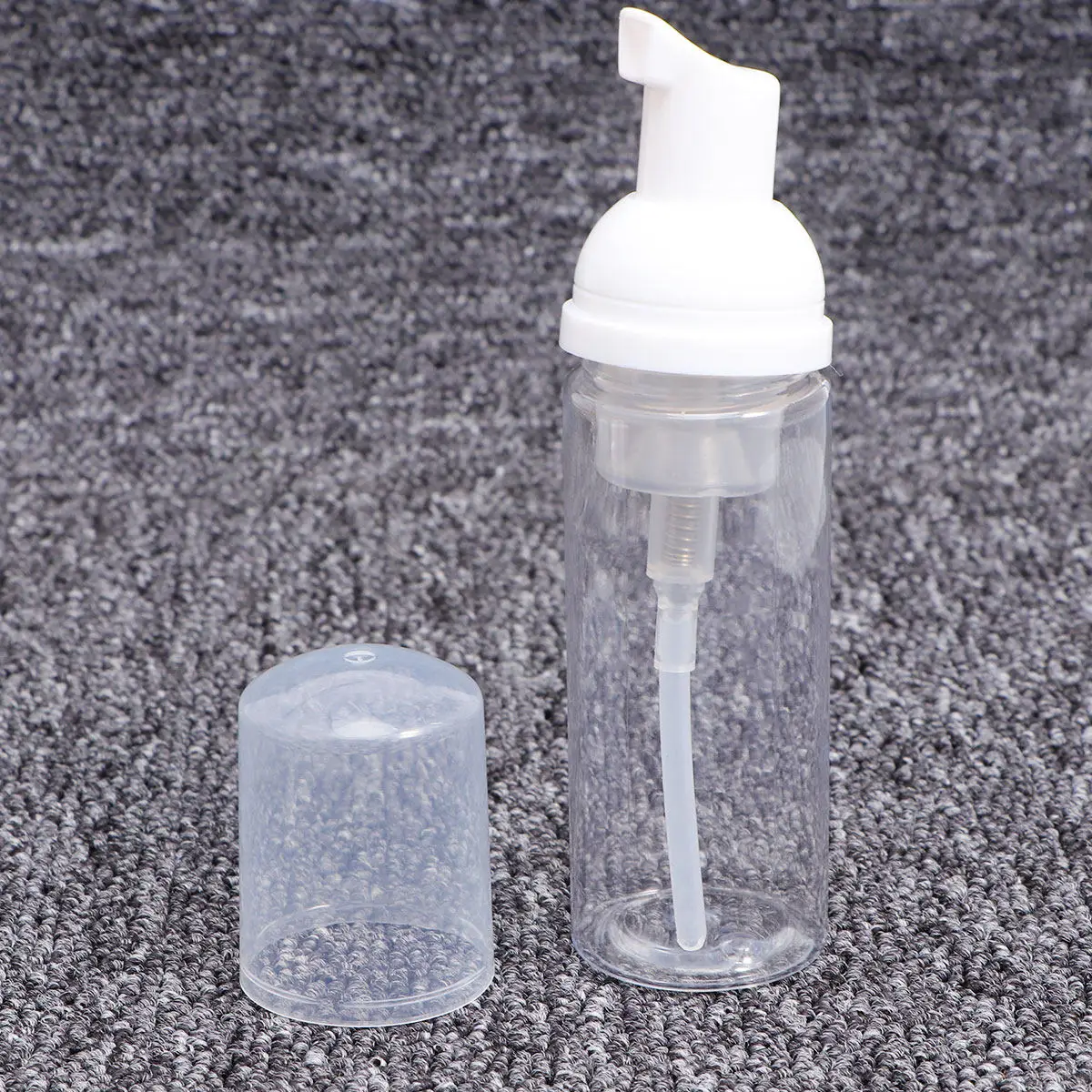 12個入り、50ml透明のトラベルボトル。詰め替え可能で、繰り返し使用でき、漏れ防止機能付き。化粧品、スキンケア用品、シャンプー、コンディショナー、ボディソープなどに。