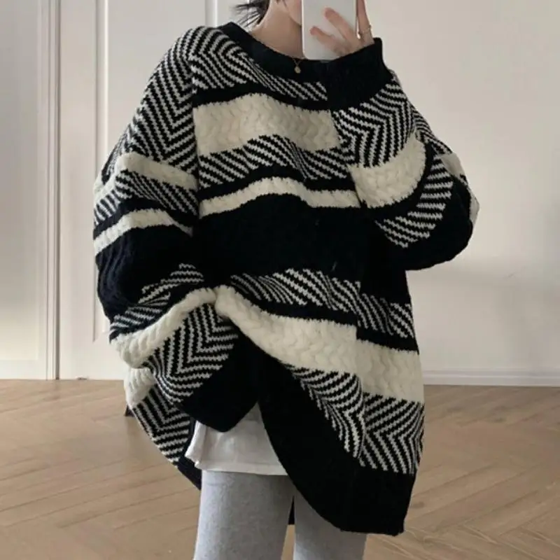 

Fashion O-Neck Knitted Spliced Loose Korean Striped Sweater Women Clothing 2024 Autumn New Casual Pullovers All-match Warm Tops