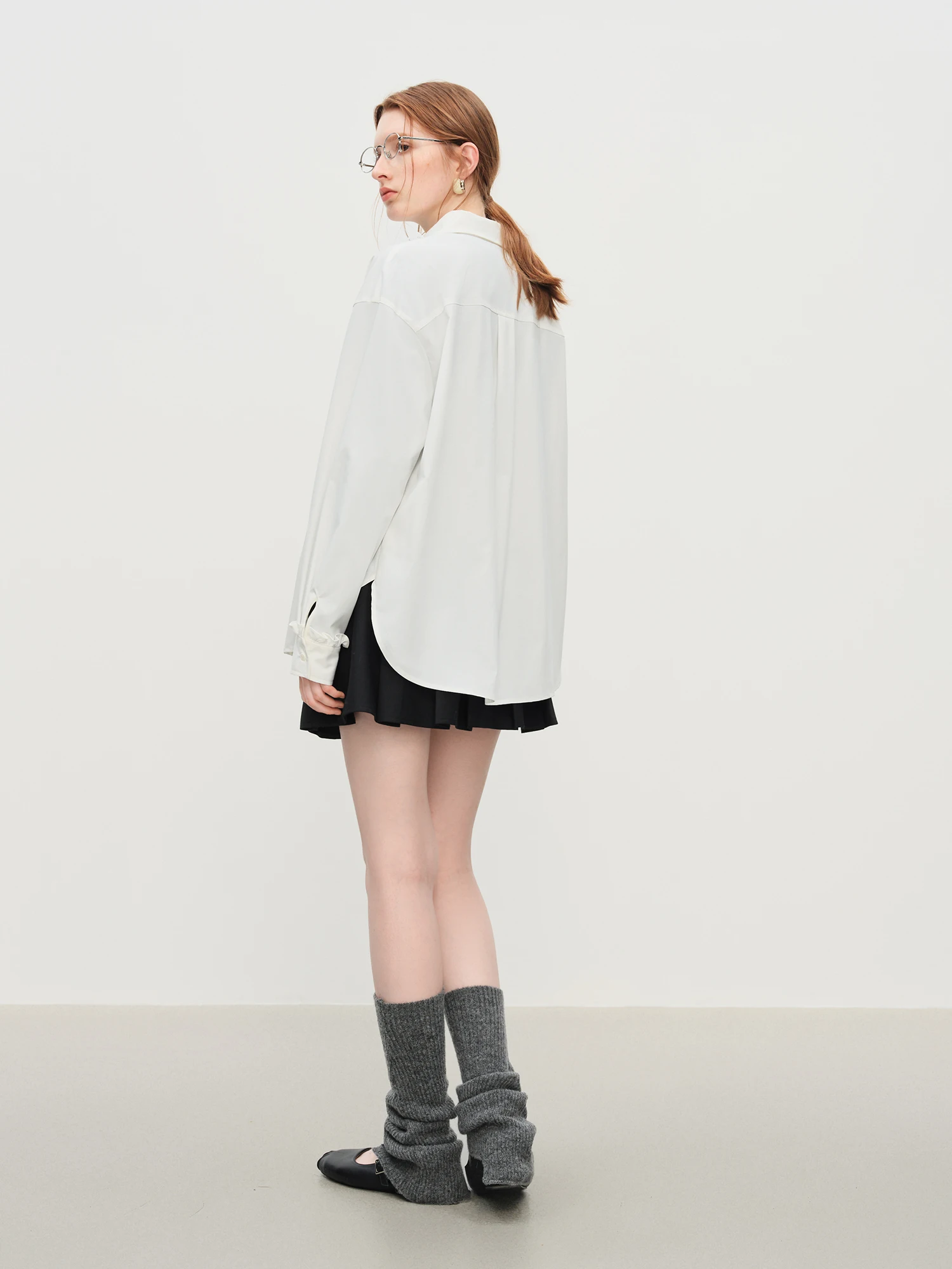 FSLE النمط الفرنسي أنيق رومانسي تكدرت الدانتيل قميص أبيض المرأة شتاء 2025 قميص جديد