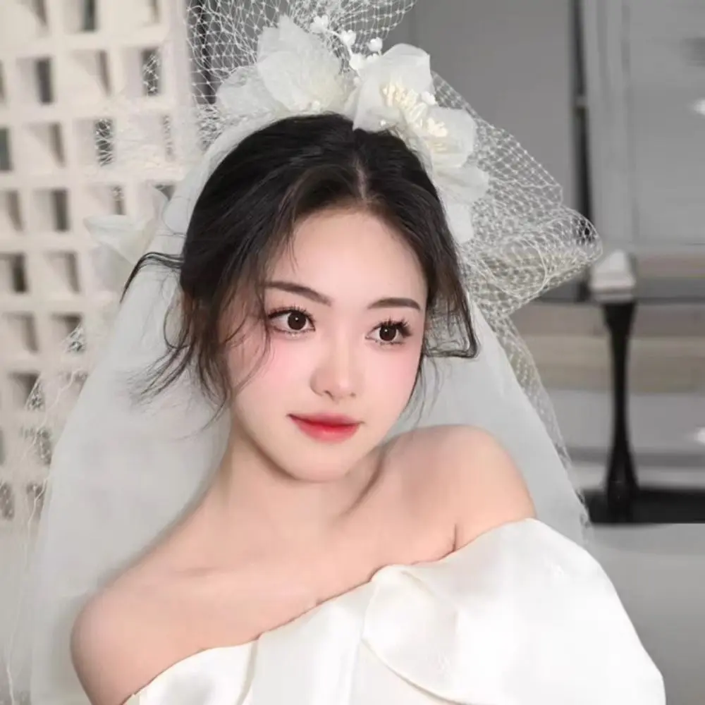 Squisito ed elegante copricapo da sposa dolce piuma bianca fotografia fascia stile francese velo accessori per capelli da sposa donna