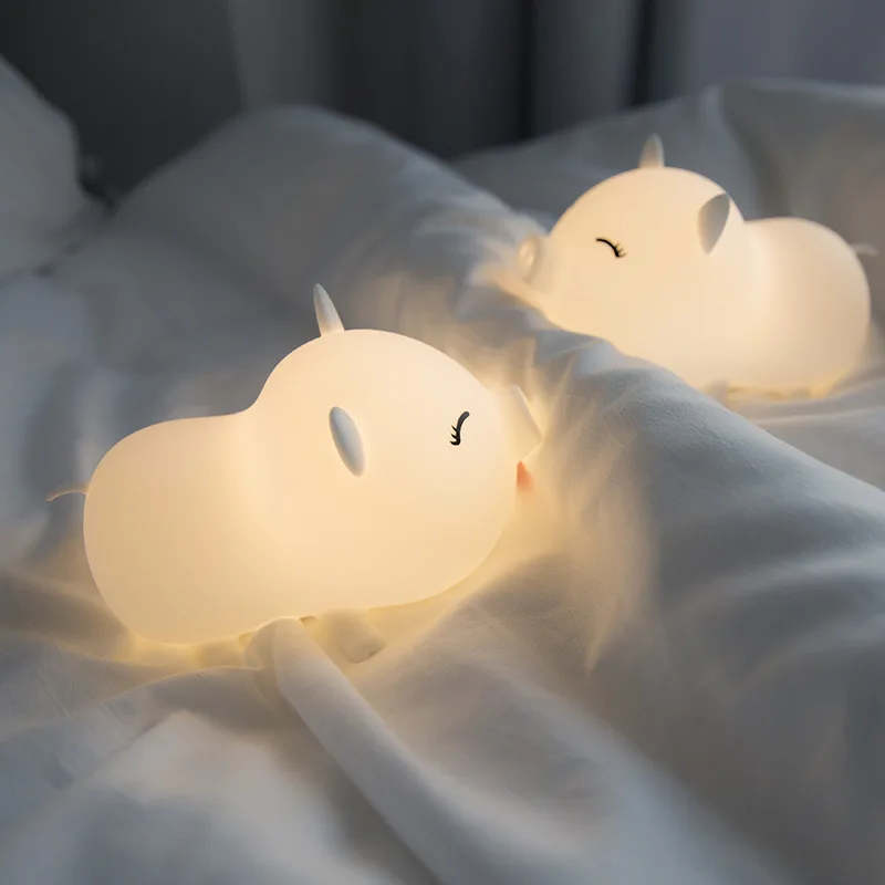 Luce notturna di maiale del fumetto Luce notturna creativa in silicone USB a sette colori Regalo per bambini Camera da letto Comodino Asilo nido Luci con sensore di luce