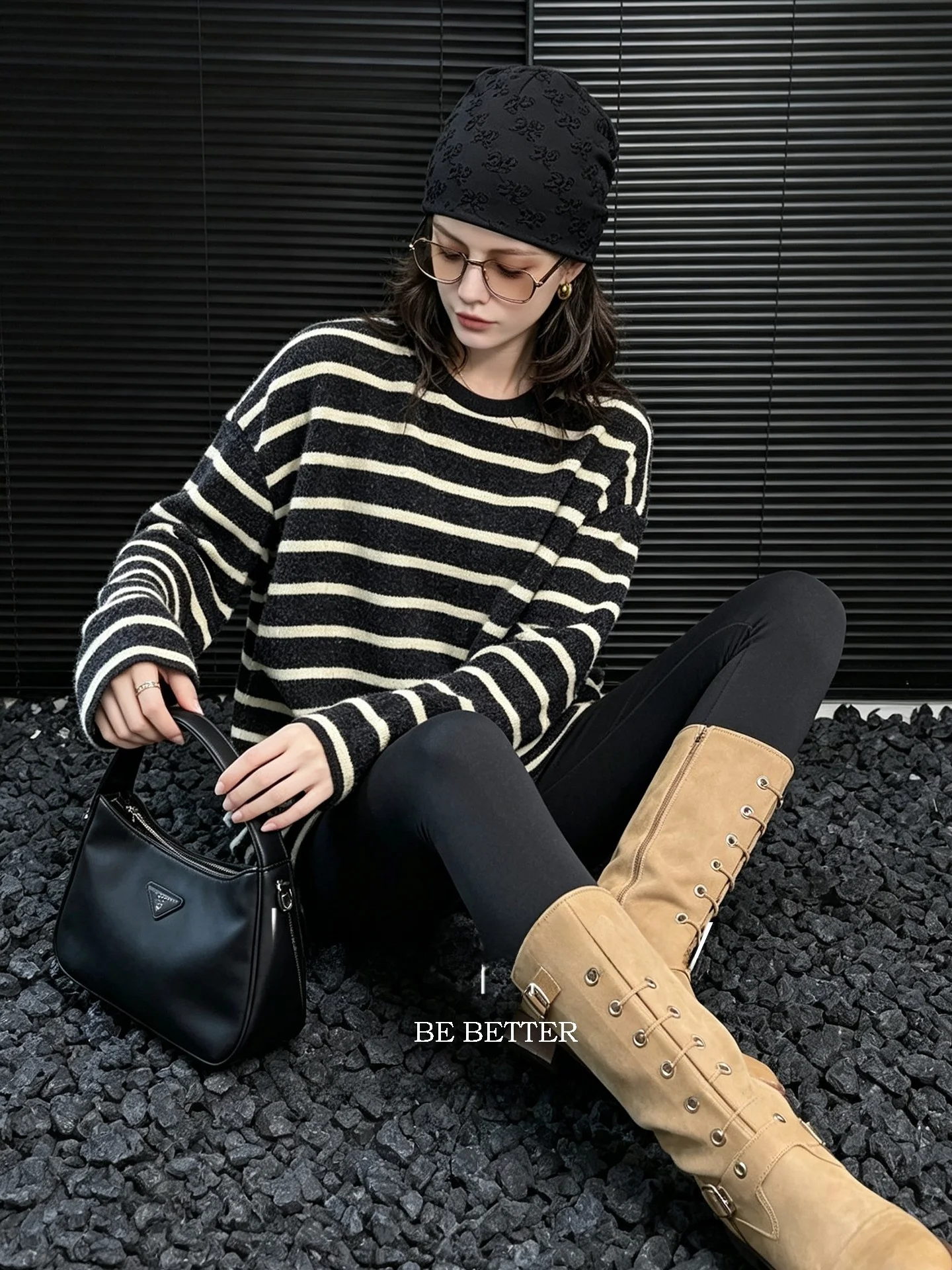 Huaappuw Black Striped Loose Fit round Neck T-Shirt French Style Autumn New Arrival Women's Premium Fashion Top