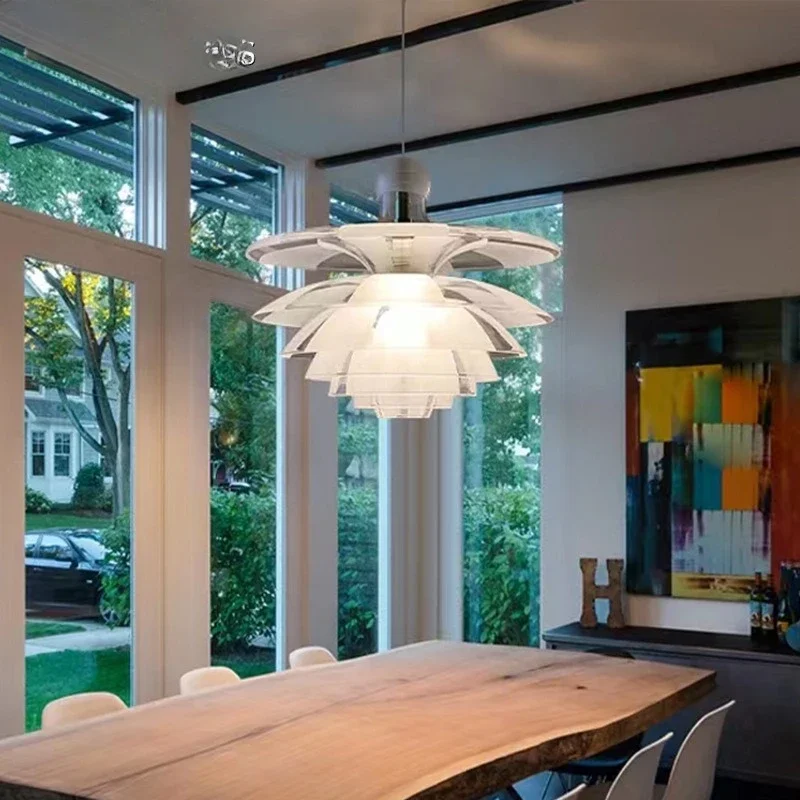 مخروط الصنوبر المصمم، إبداع ثريا المطاعم، وبار طاولة الطعام في غرفة النوم، ومصباح زجاجي على شكل جزيرة