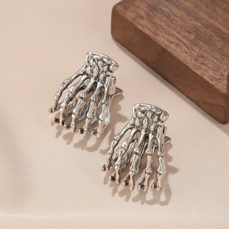 2PCS Funny Metal Mini Skull Hand Hair Clips for Women Halloween Hair Accessories Fashion Holiday Party Decorations