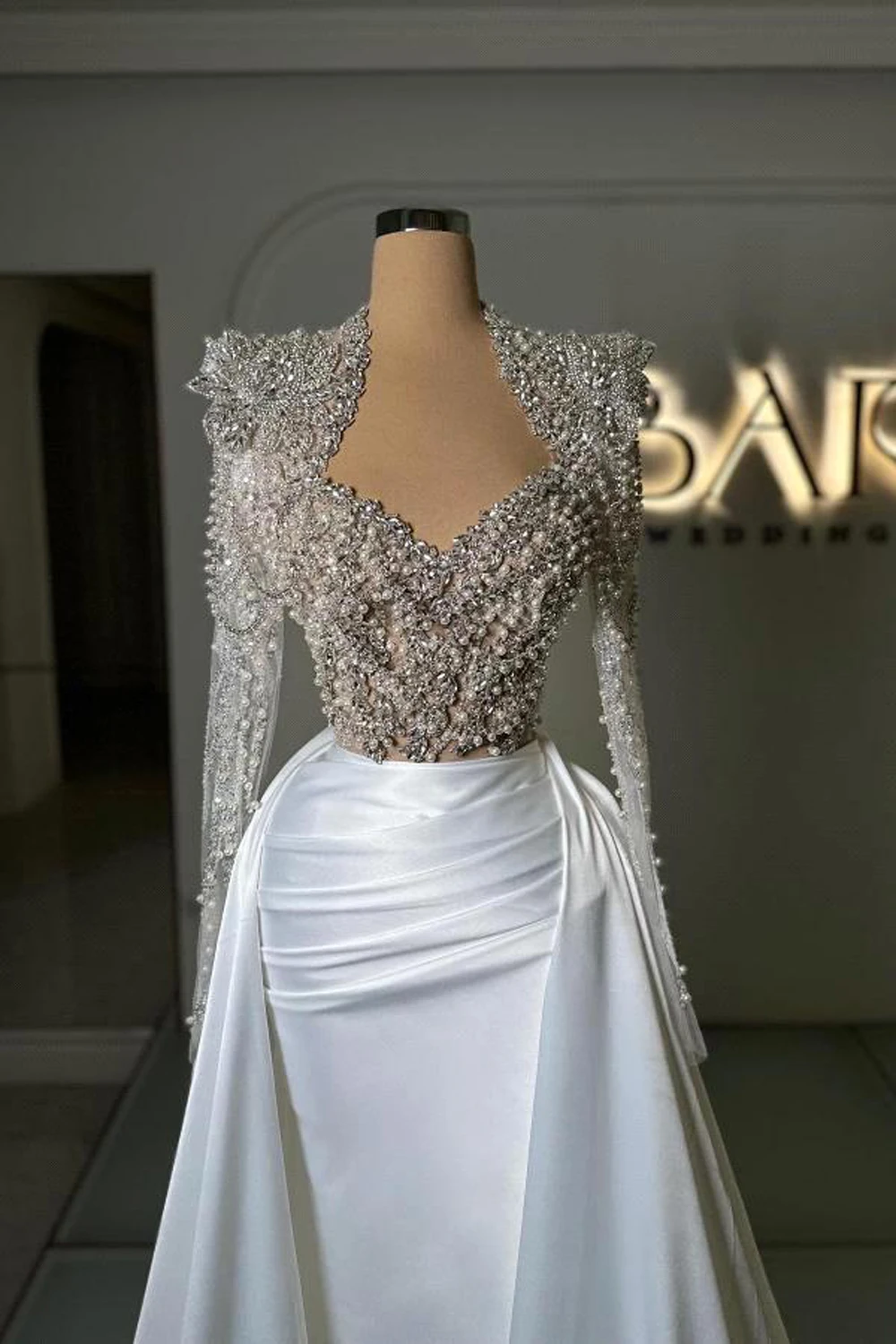 

Crystal Pearls Wedding Dresses Arabia Luxury Beading Full Sleeve Satin Pleat Bridal Gowns Elegant Vestido De Novia Customized