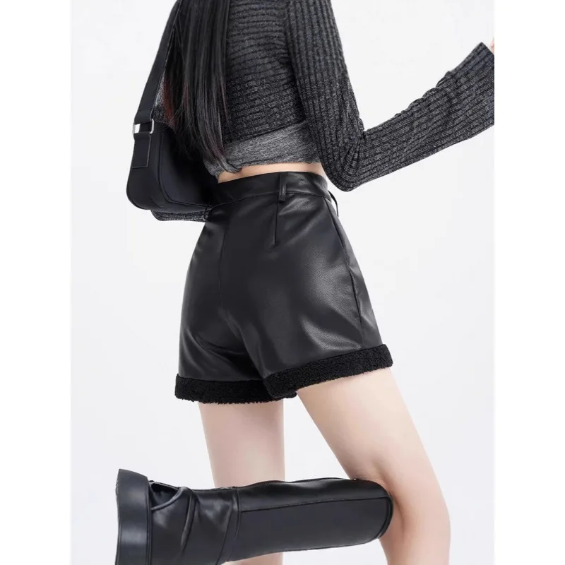 

Новые черные кожаные шорты для женщин 2025 Горячий стиль Новые осенне-зимние сексуальные шорты с высокой талией и широкими штанинами для похудения Повседневные шорты