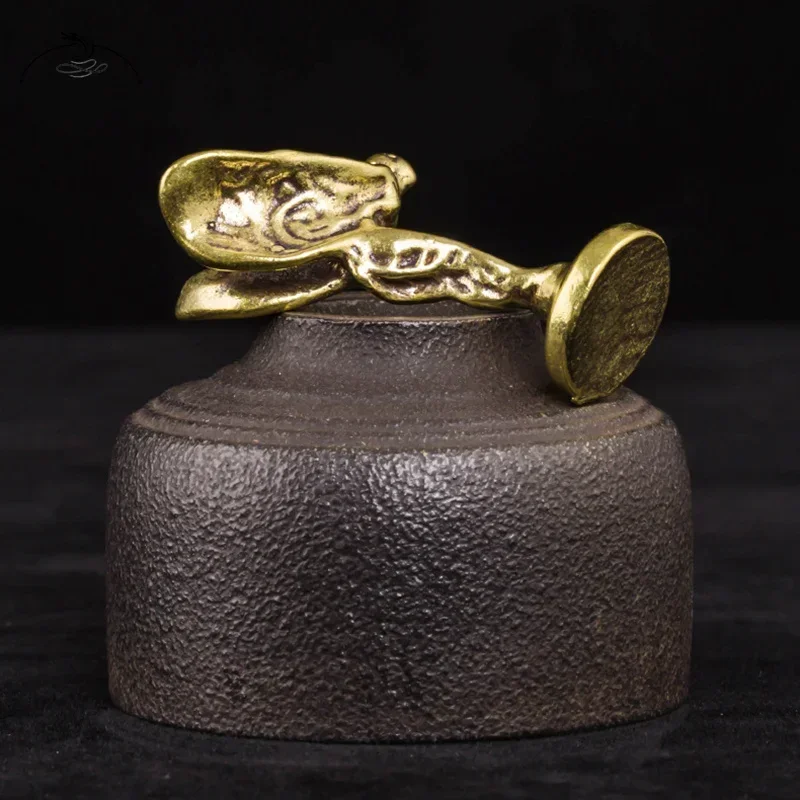 

Handmade Copper Trophy Figurines Ornaments Vintage Bronze Little Golden Man Statue Office Computer Desktop Decoration Home Decor