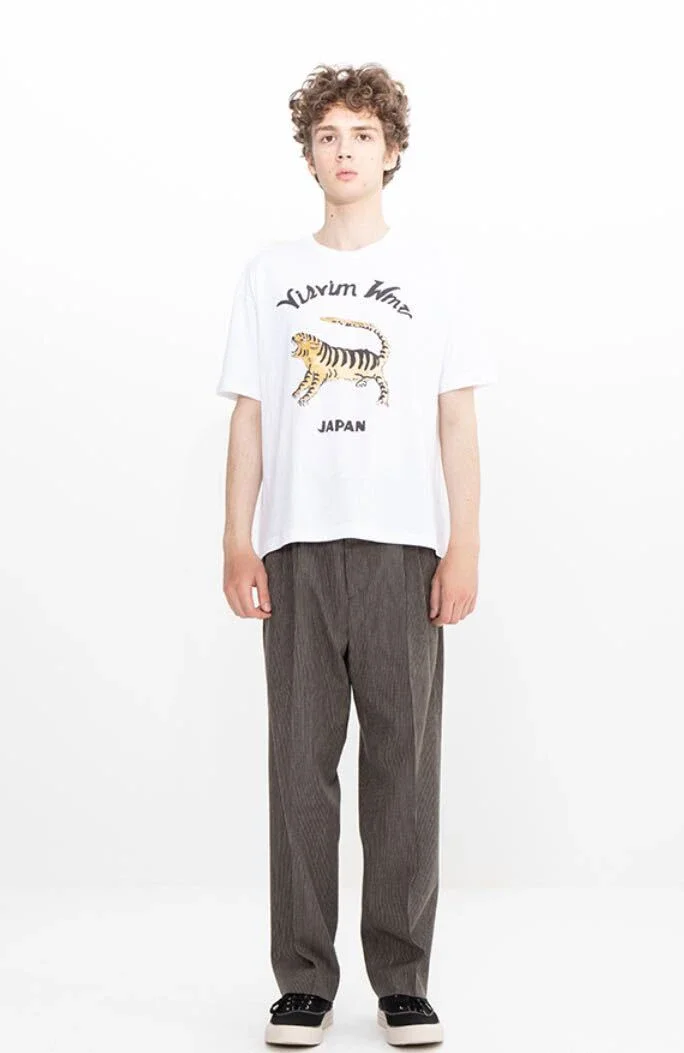 

Футболка VISVIM TORA TEE 24SS с принтом тигра и надписью, короткий рукав, винтажный стиль, коллекция 2026 года