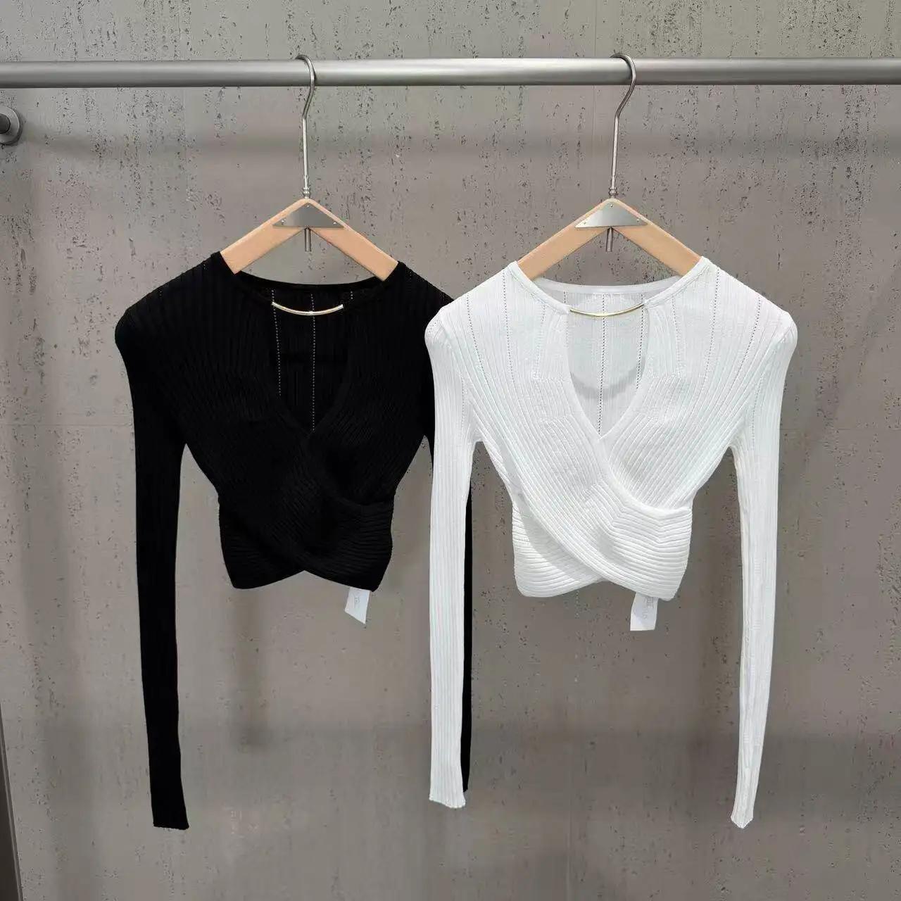 High Street T-shirts Women's Autumn and Winter Cross V-neck Pit Strip Knitted TShirt Long Sleeve Short Bottom Top