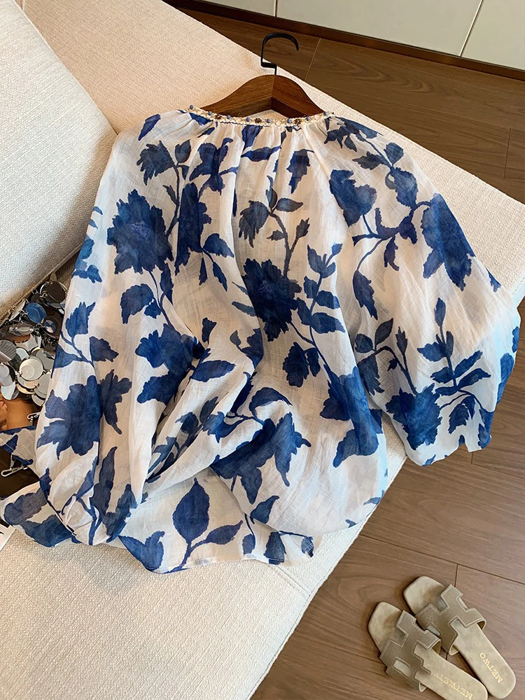เสื้อผ้าแฟชั่นสไตล์เกาหลี ลายดอกไม้สีฟ้าฤดูร้อน แต่งลูกปัด คอวี ผูกเชือก ทรงหลวม ผ้าบาง ให้ความรู้สึกหรูหรา