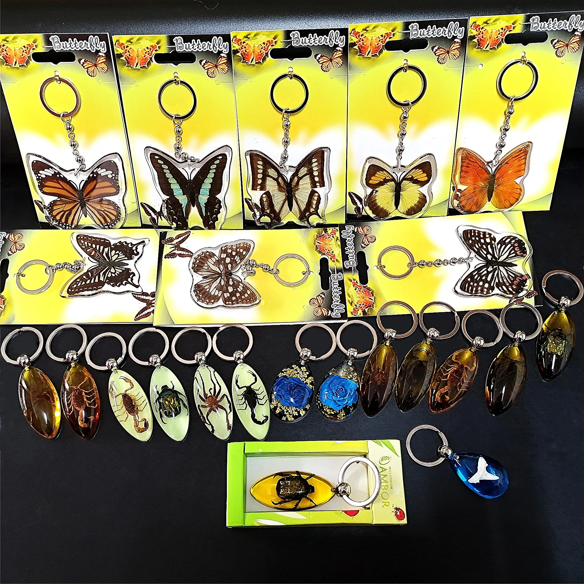 Luminous Amber Insect Keychain Black Scorpion Resin Key Ring Glow in the Dark Pendants with Insect Sample Inside