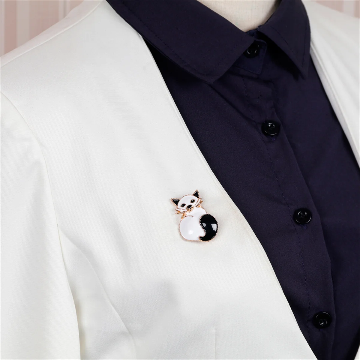 Rinhoo Reiten Besen Fliegende Katze Brosche Für Frauen Cartoon Nette Hexe Kätzchen Kragen Anstecknadeln Lustige Tier Rucksack Abzeichen Schmuck – Detail 19