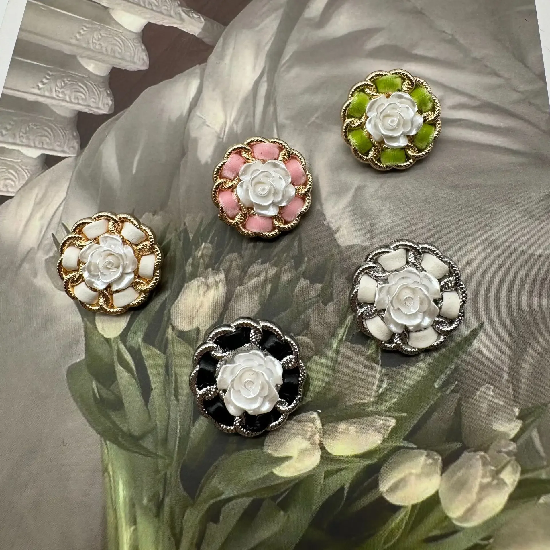 8Pcs/lot 18-25mm Noble alloy flower shaped rope woven button coarse flower coat suit sweater knitted shirt button N115