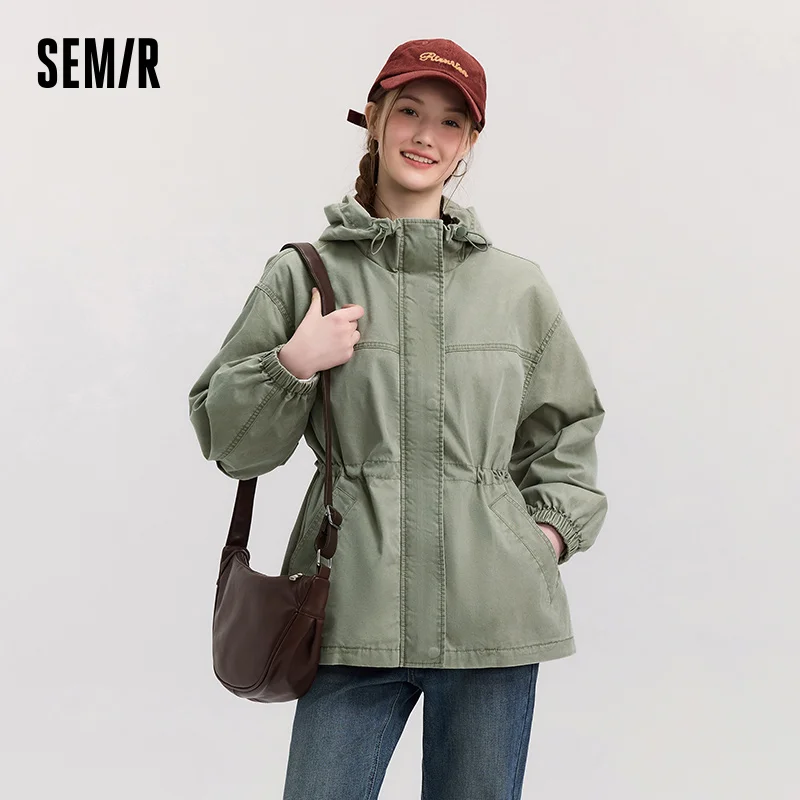 Kurtka jeansowa Semir damska, średniej długości, luźna, z kapturem, nowa kolekcja wiosna 2025, płaszcz z wiązaniem w talii, retro design do modnych stylizacji.