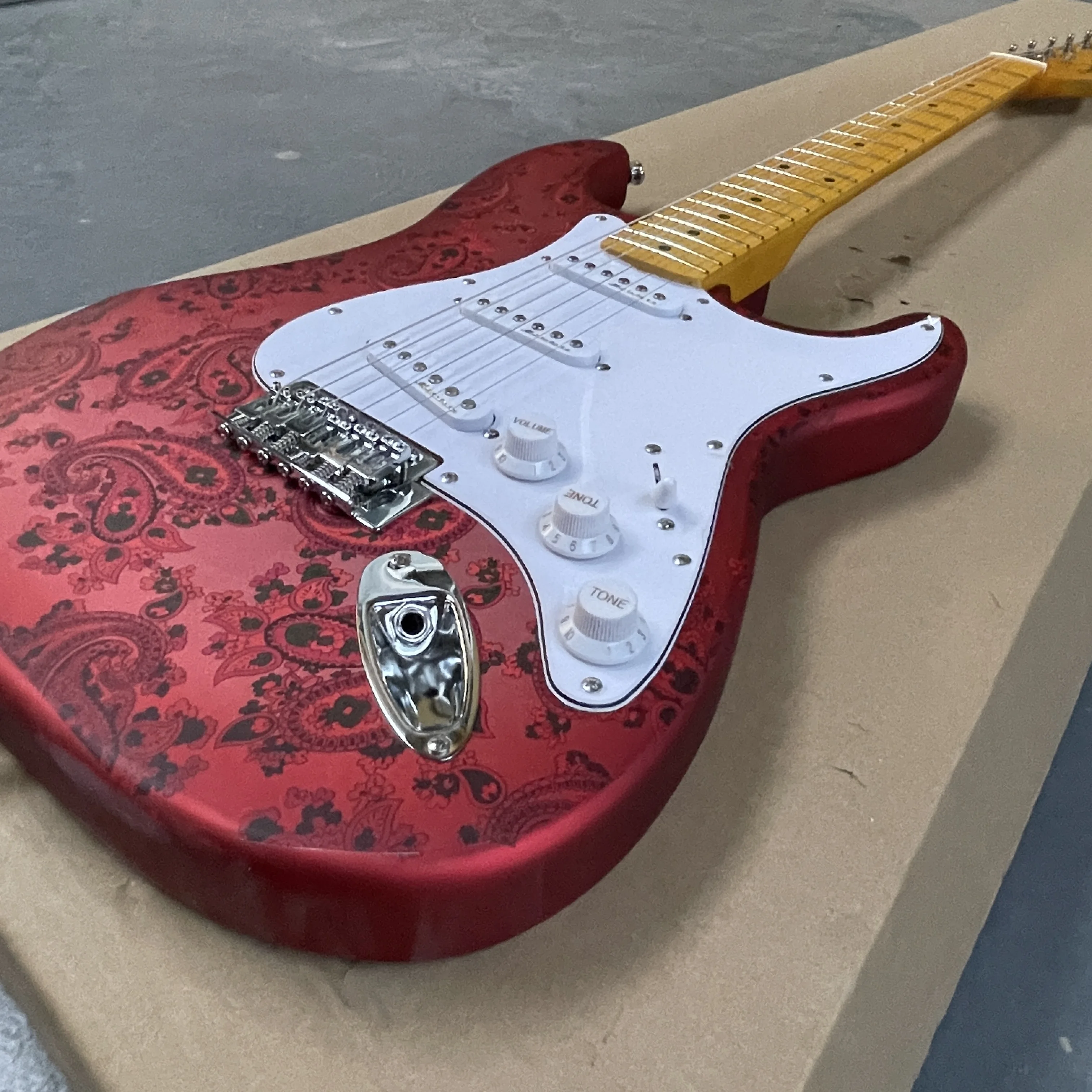 Red Paisley SSS Electric Guitar, Maple Neck & FB, Tremolo Bridge, White Pickguard, 5-Way, 22 Frets