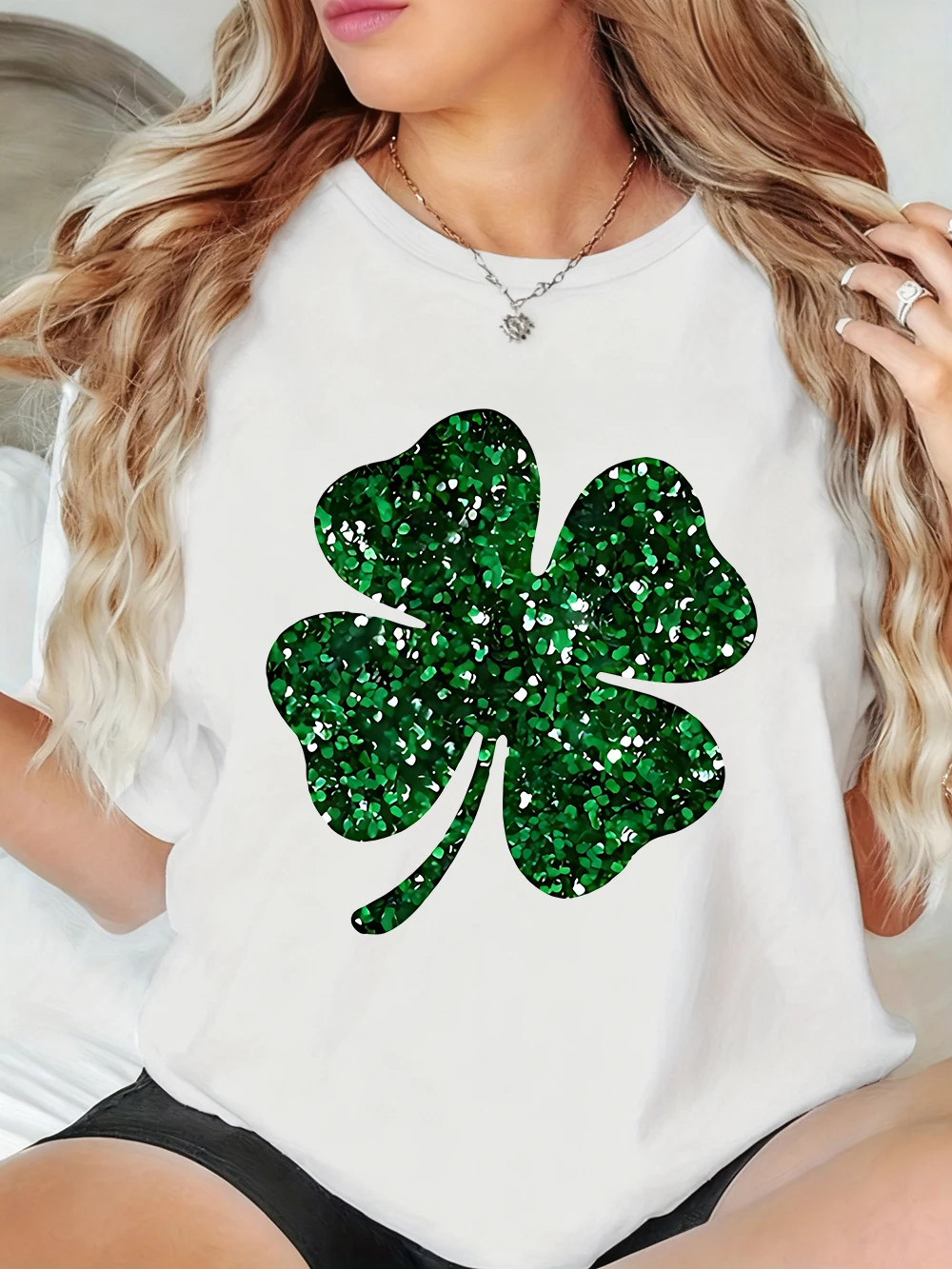 

Glitter Four Leaf Cloverprints T-Shirts Womens Basics O-Neck T Shirt Comfortable Loose Short Sleeve Tops Summer Soft Clothes