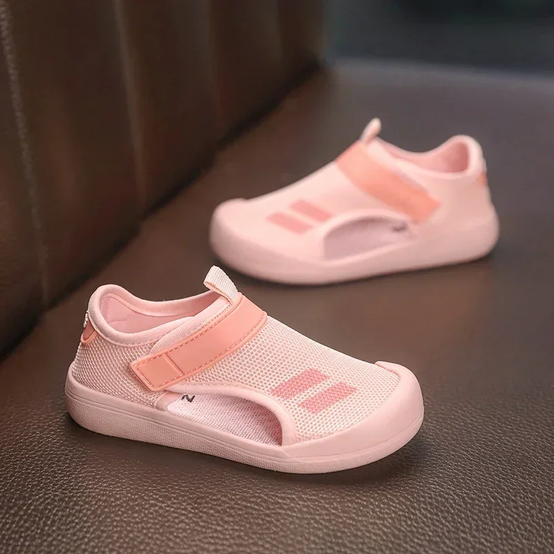 Nuovi bambini scarpe Casual in rete ragazzi sandali da spiaggia bambini sandali sportivi per bambini leggeri con punta chiusa per ragazze taglia Eu