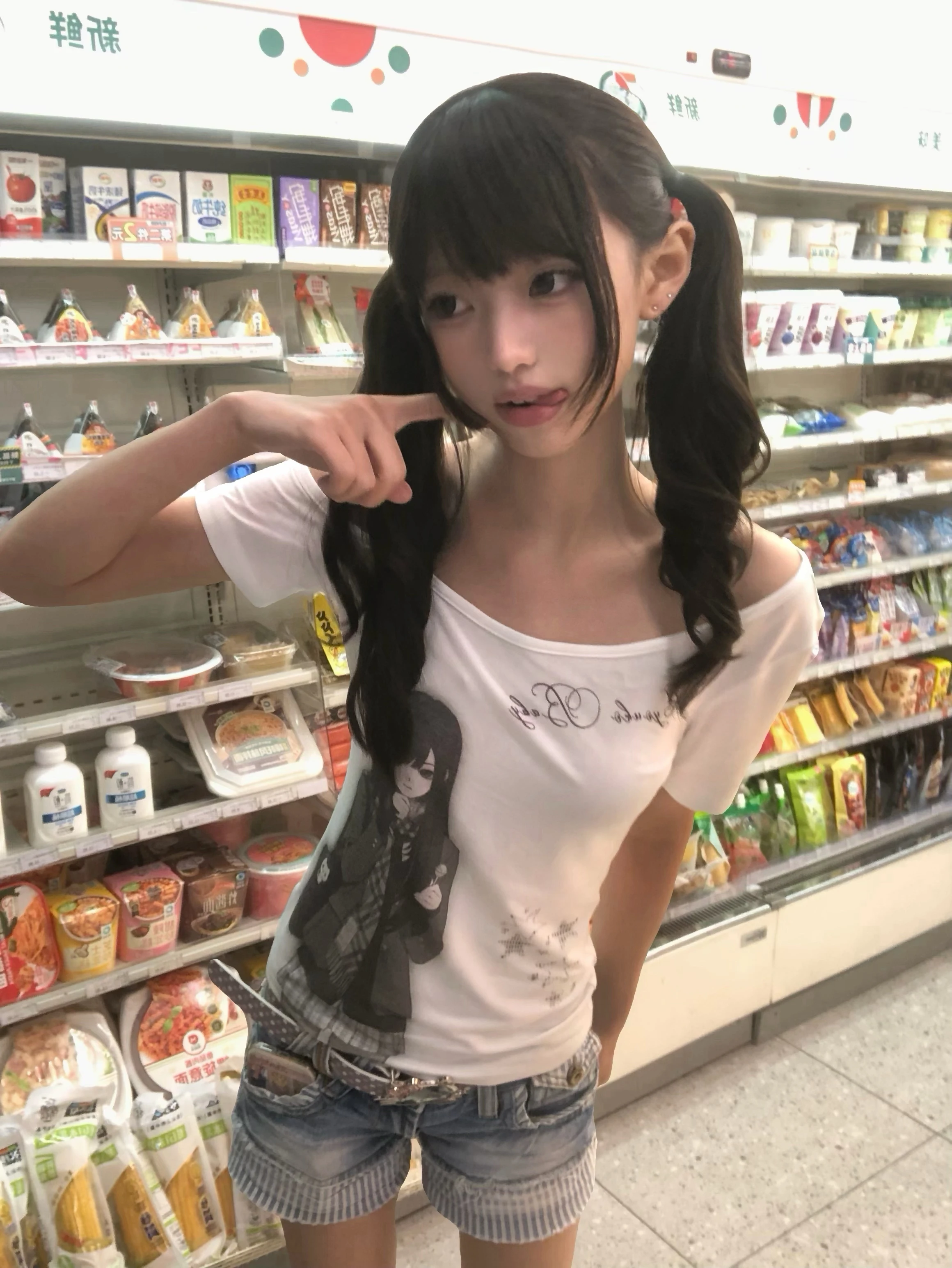 Karrram Japanisches Y2k Anime Print T-Shirt Vintage Harajuku Off-Shoulder Tops 2000er Cutrecore Kurzarm T-Shirt Amerikanisches Retro – Detail 4